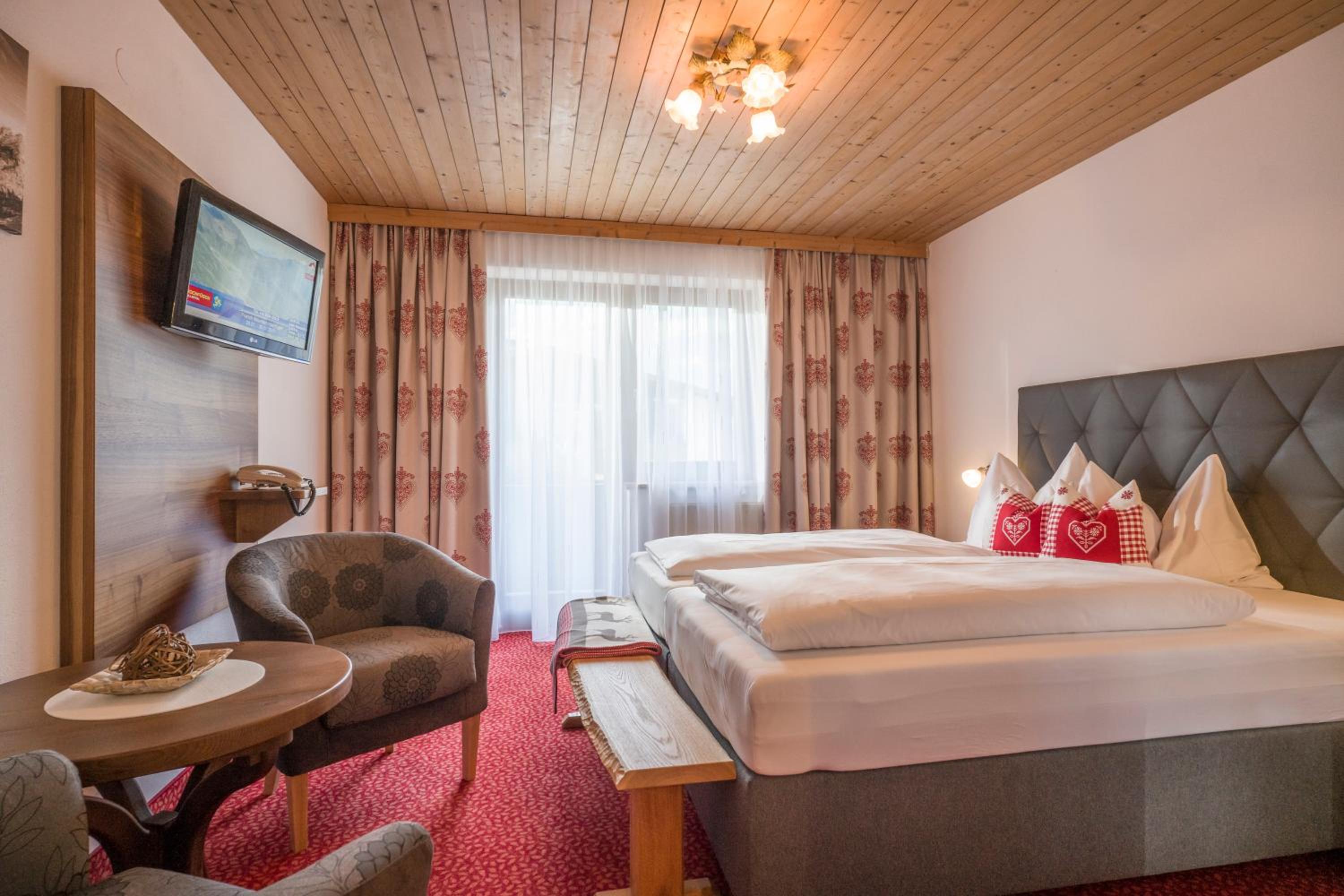 Double Room with Balcony - Photo 8