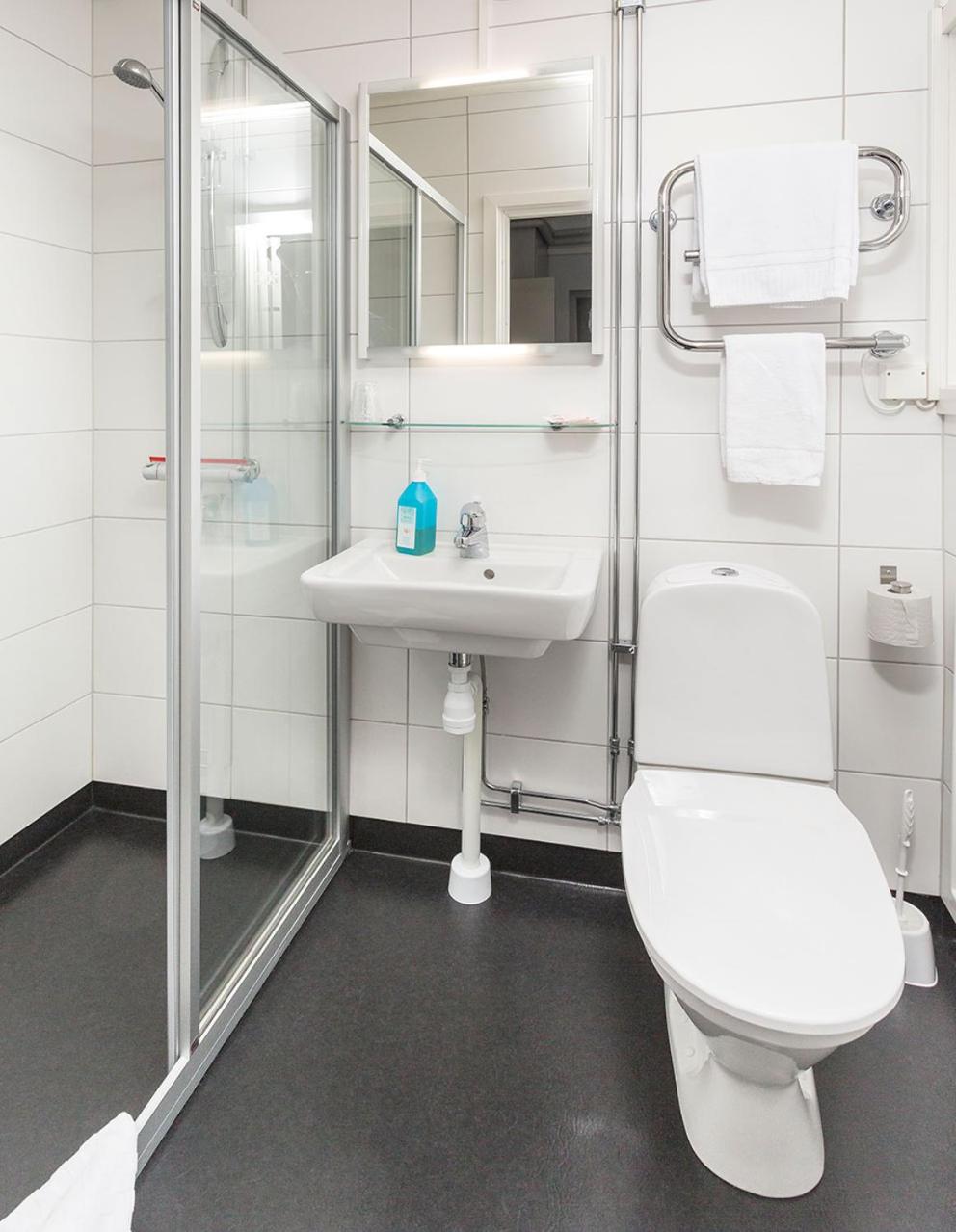 Small Single Room with Private External Bathroom photo 1
