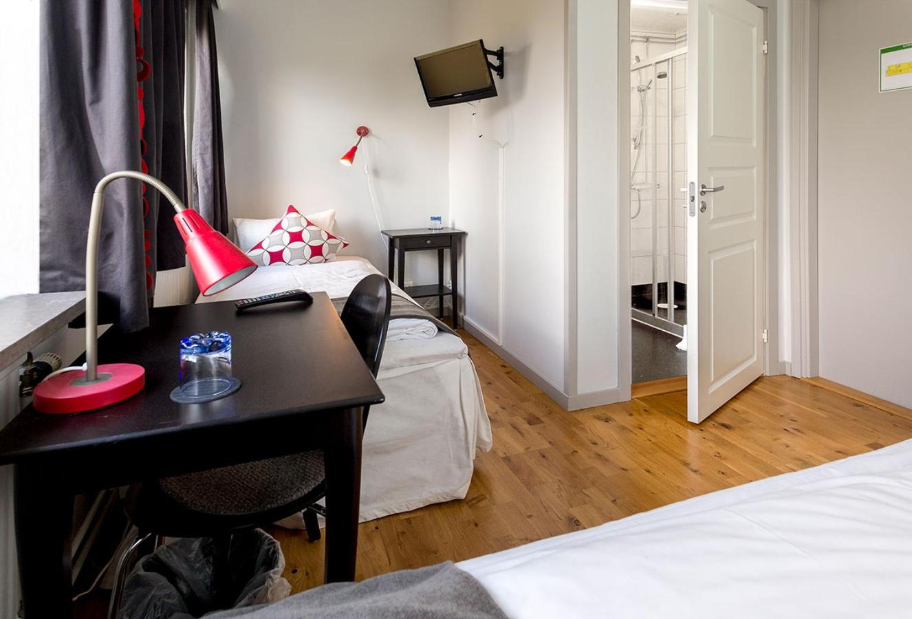 Small Twin Room photo 1