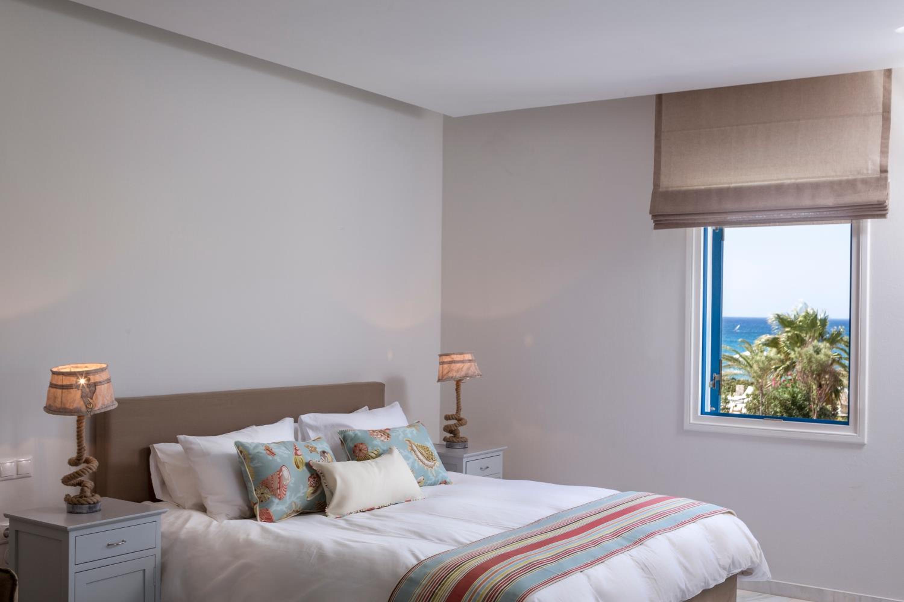 Superior Room with Sea View - Photo 4