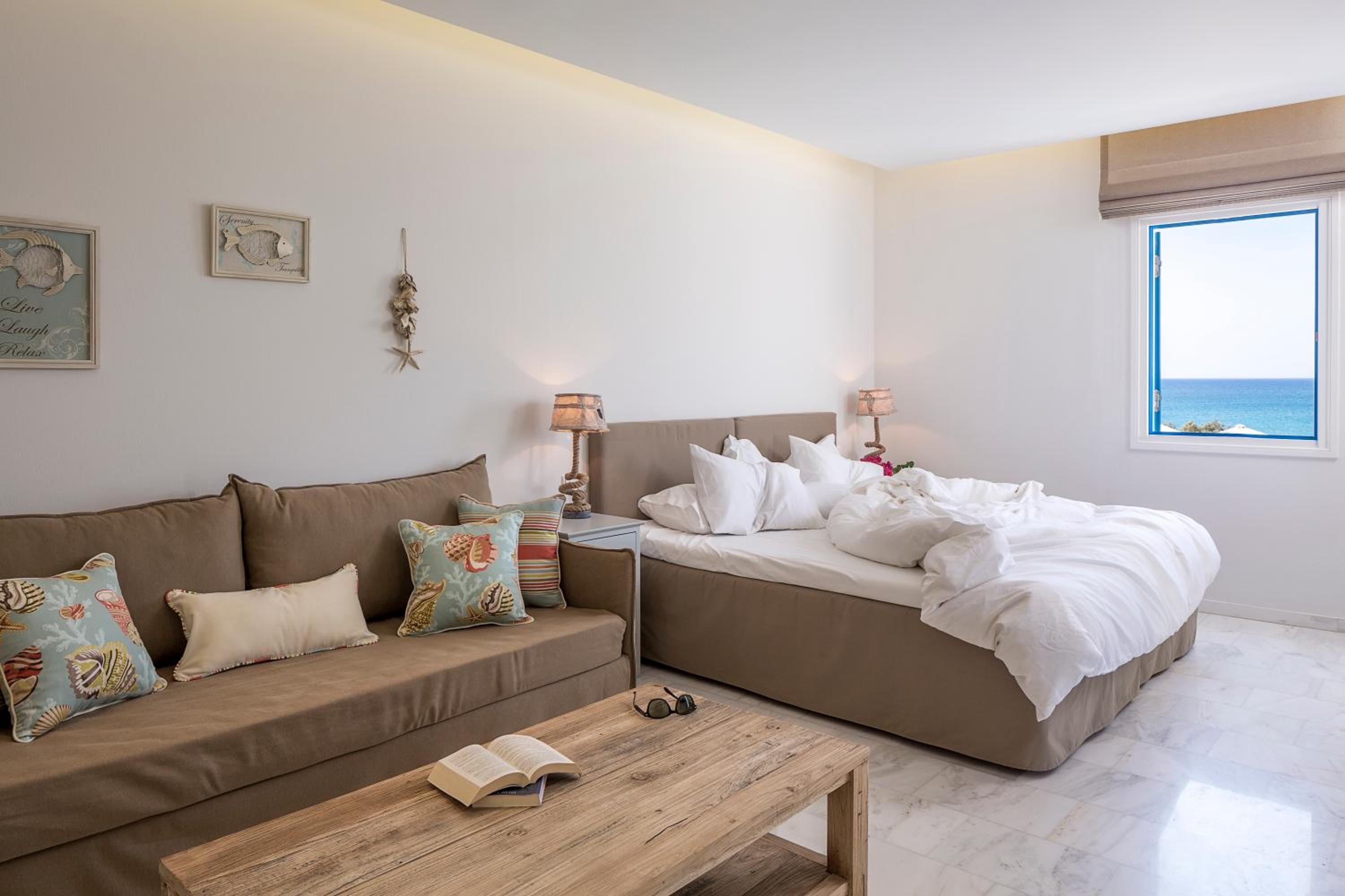 Superior Room with Sea View - Photo 2