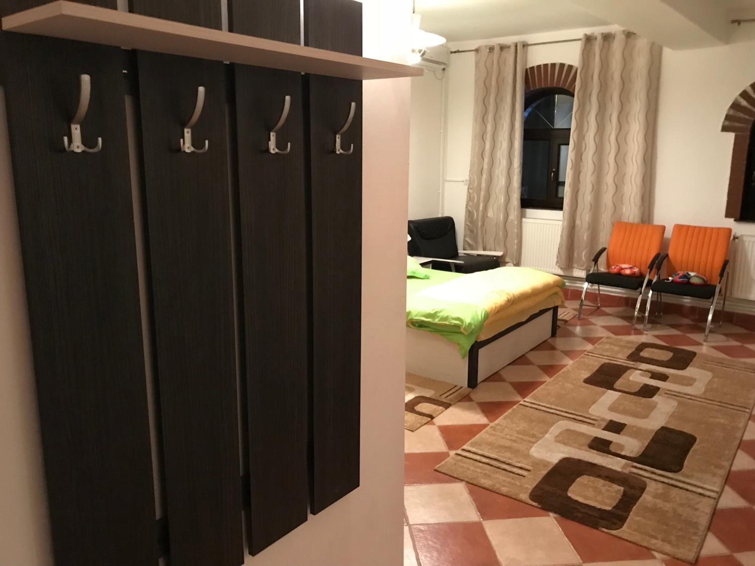 Standard Double Room - Photo 16