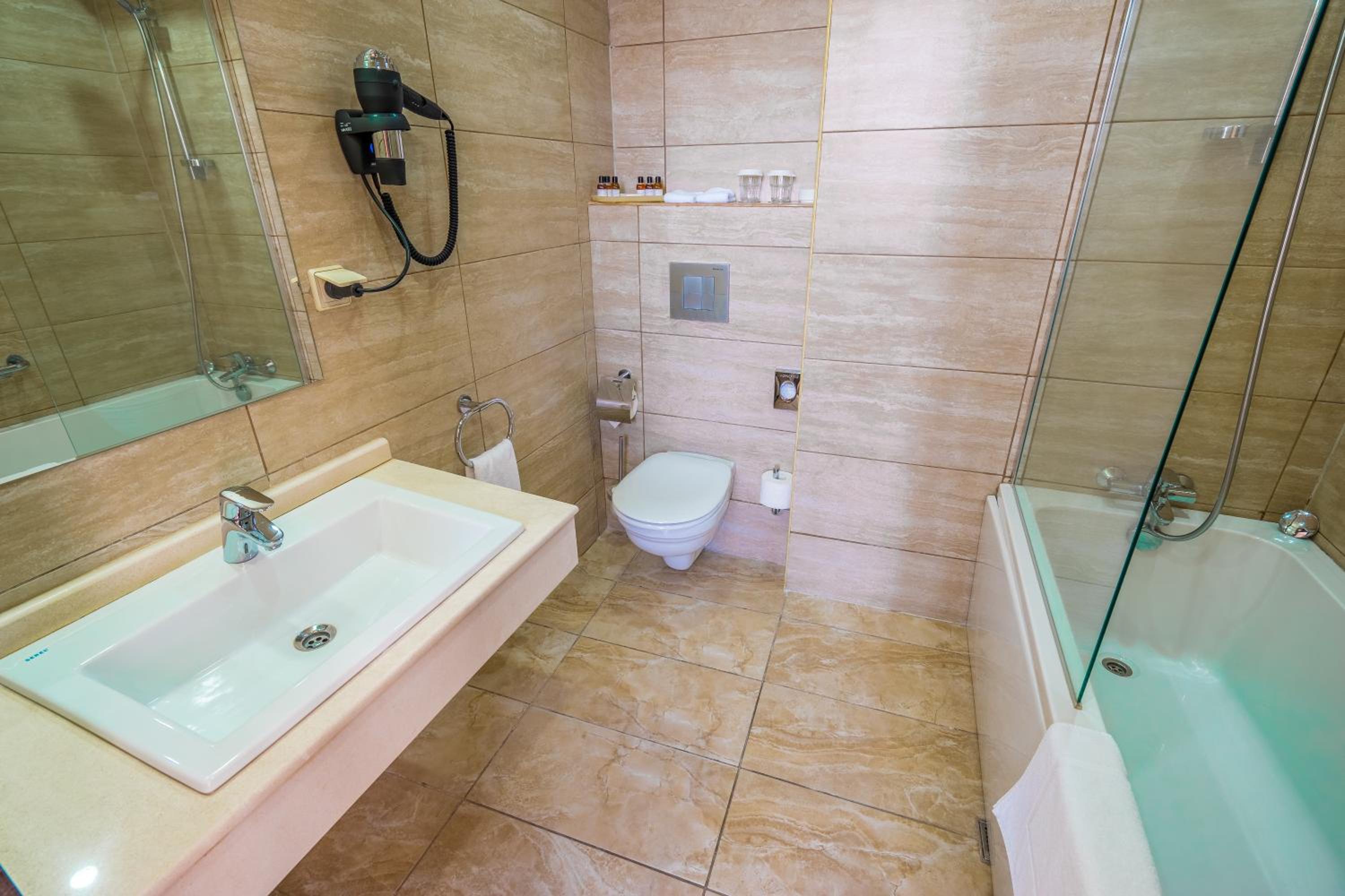 Comfort Suite photo 2