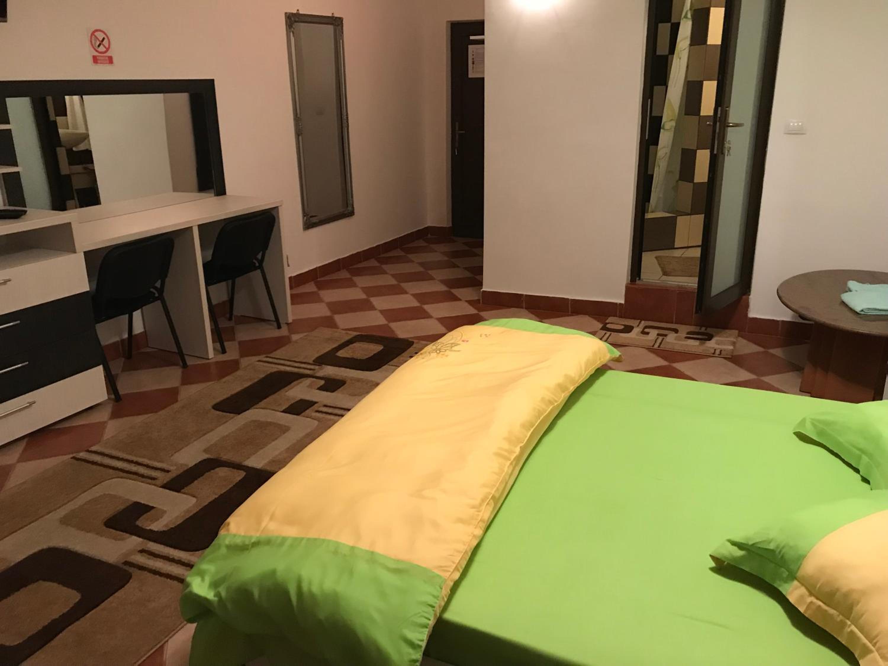 Standard Double Room - Photo 18