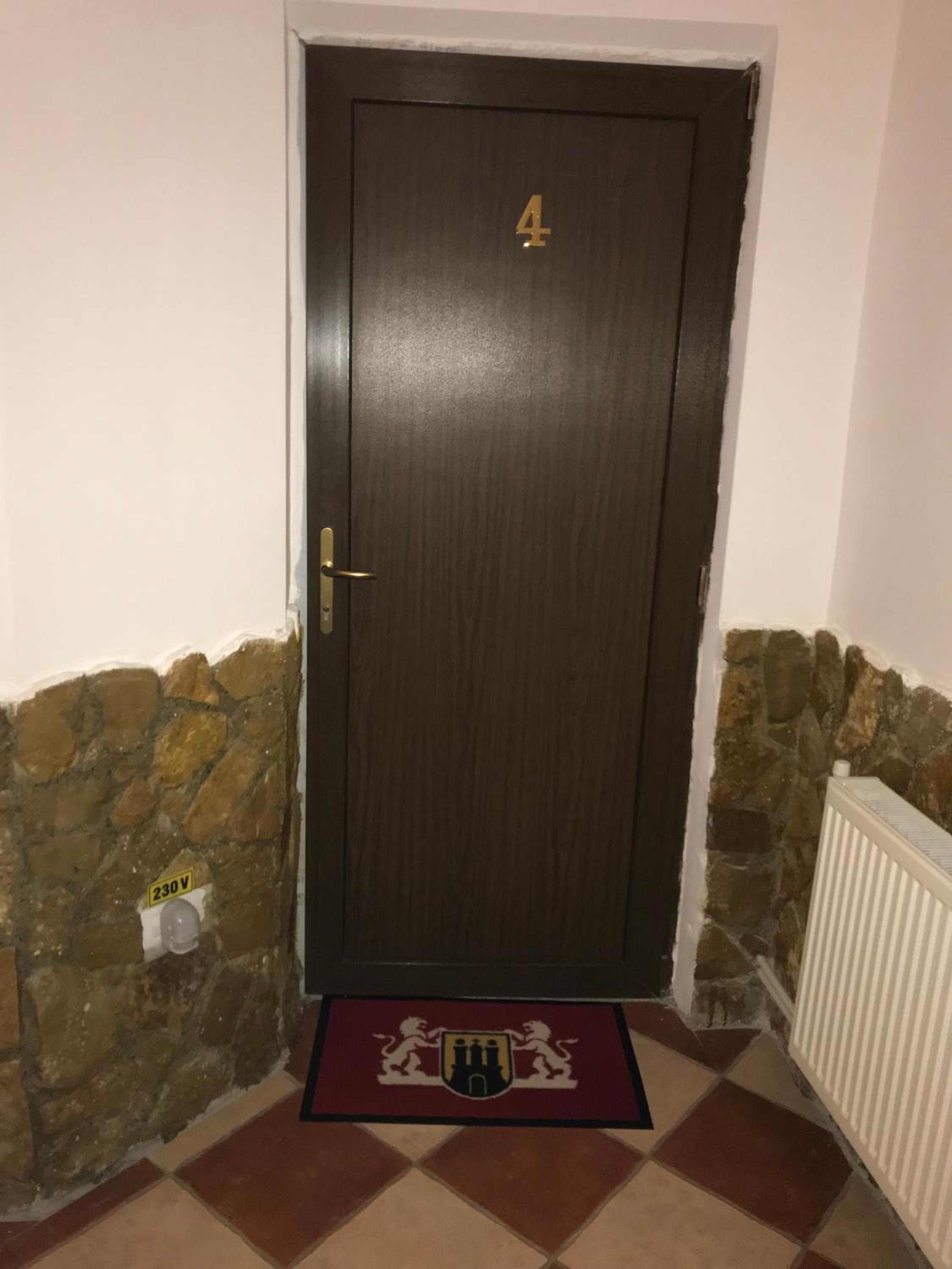 Standard Double Room - Photo 12