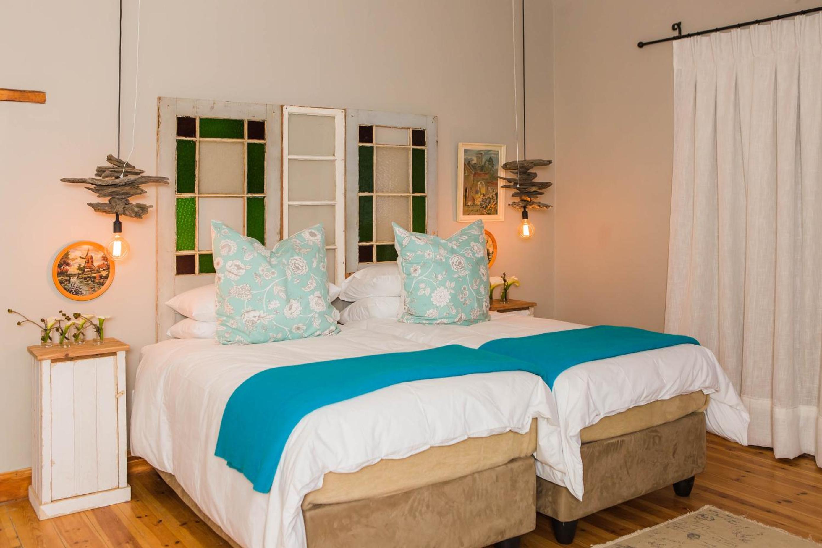 Double Room with Pool View - Photo 4