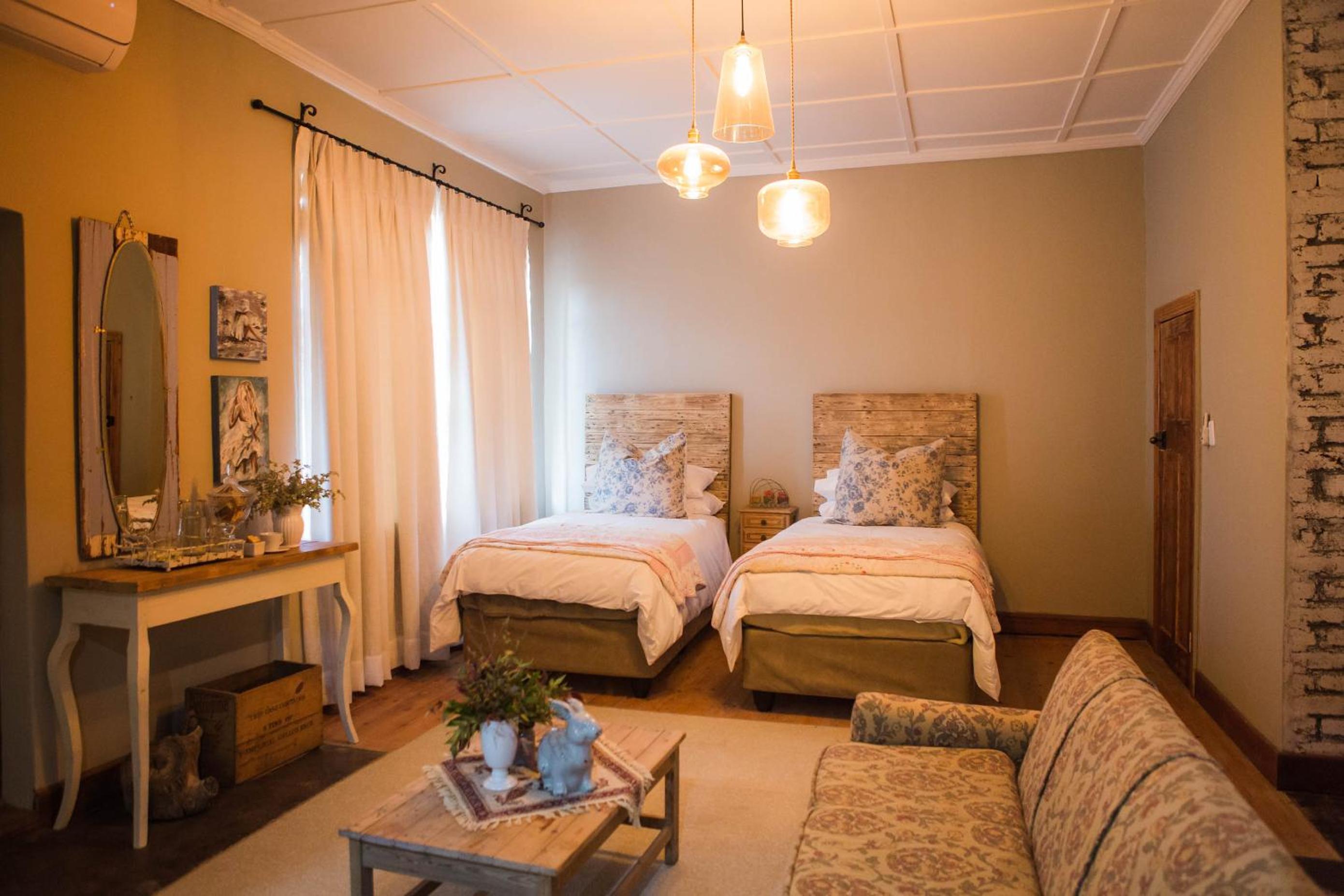 Superior Family Room - Photo 12