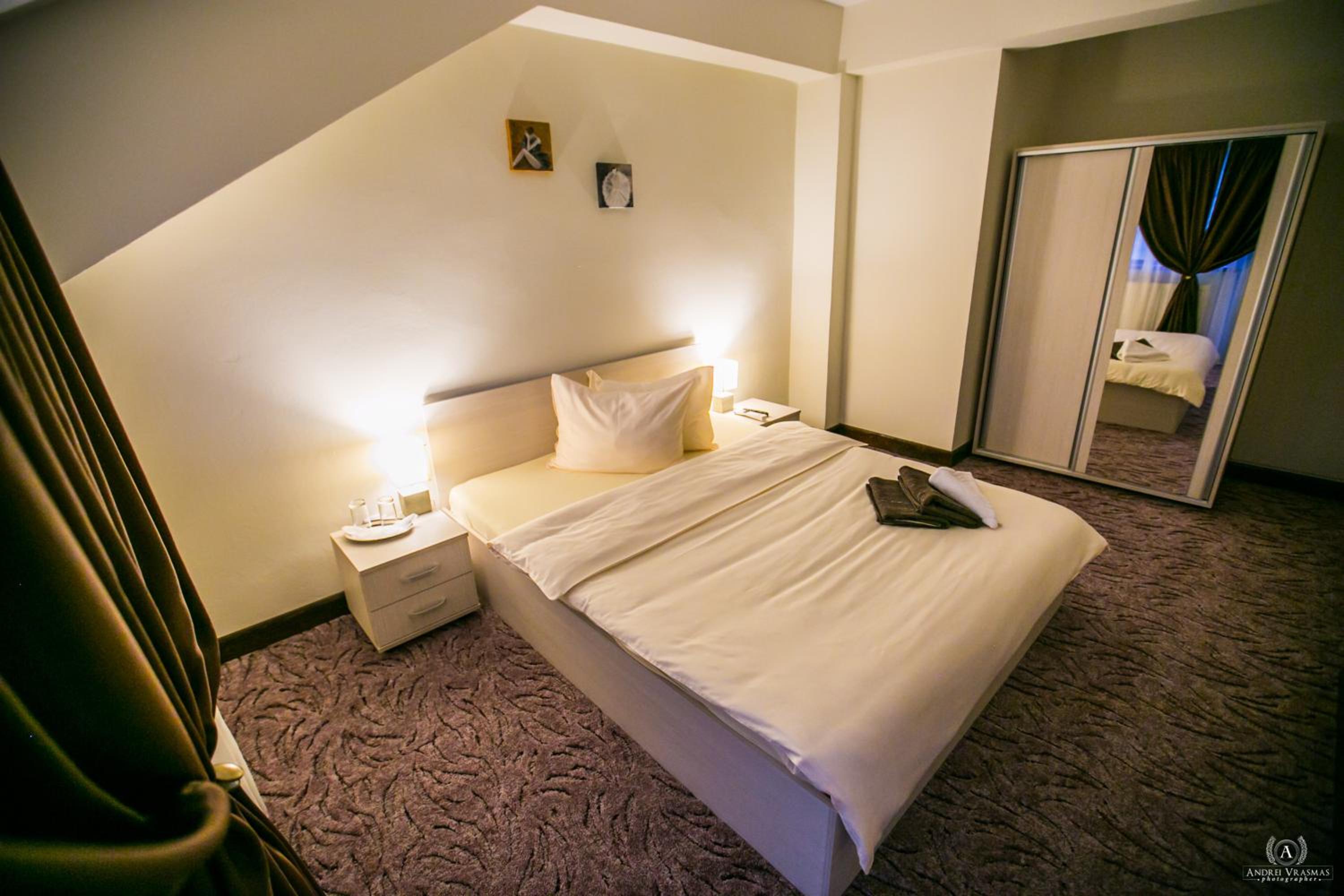 Standard King Room - Photo 2