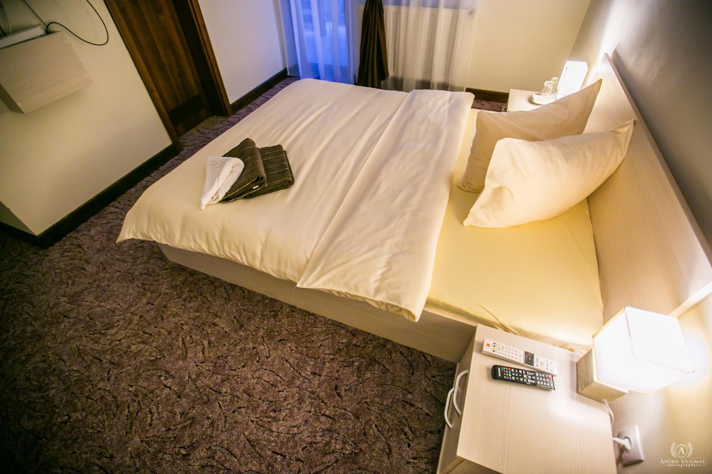 Standard King Room - Photo 3