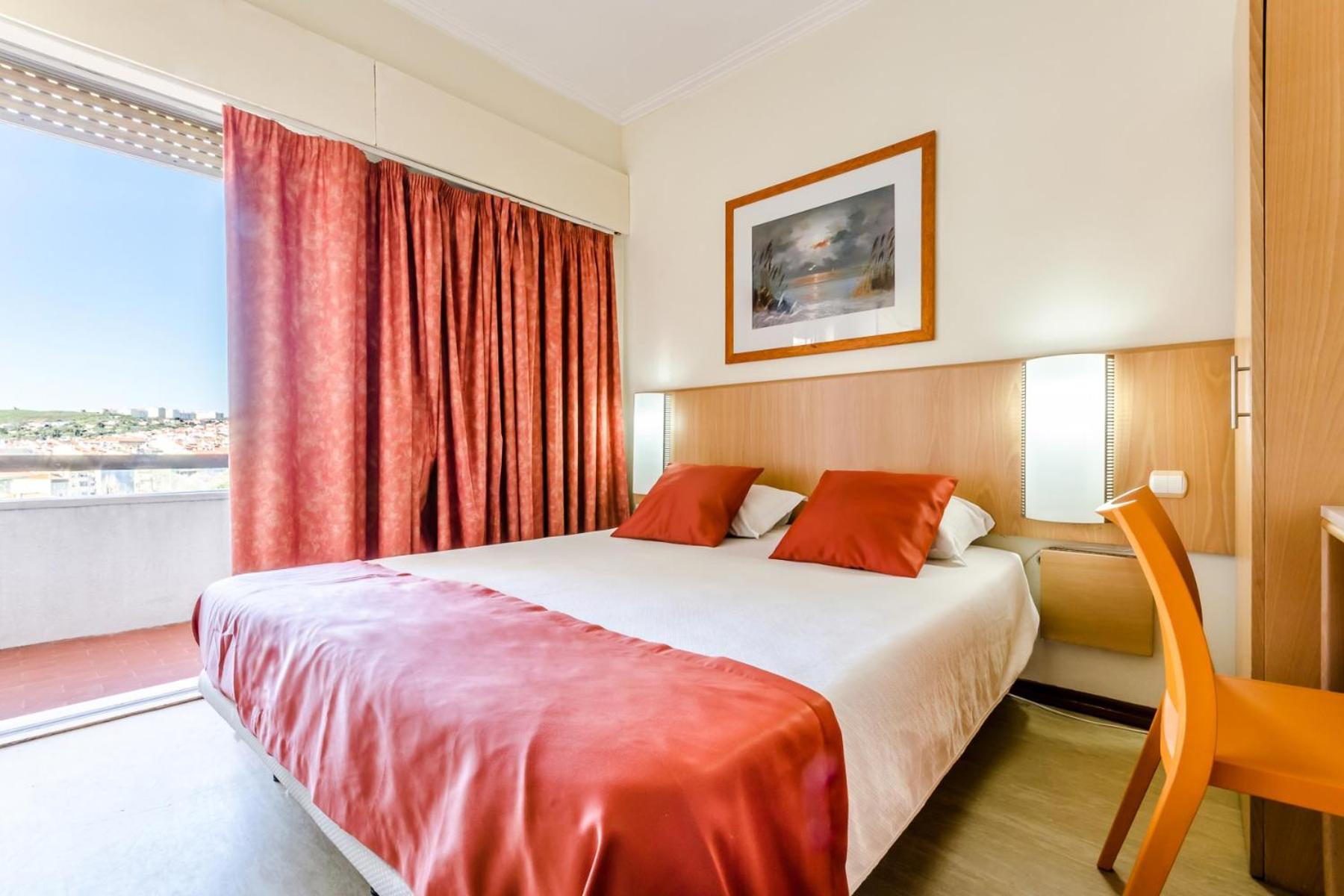 Double or Twin Room with Private Bathroom - Photo 1