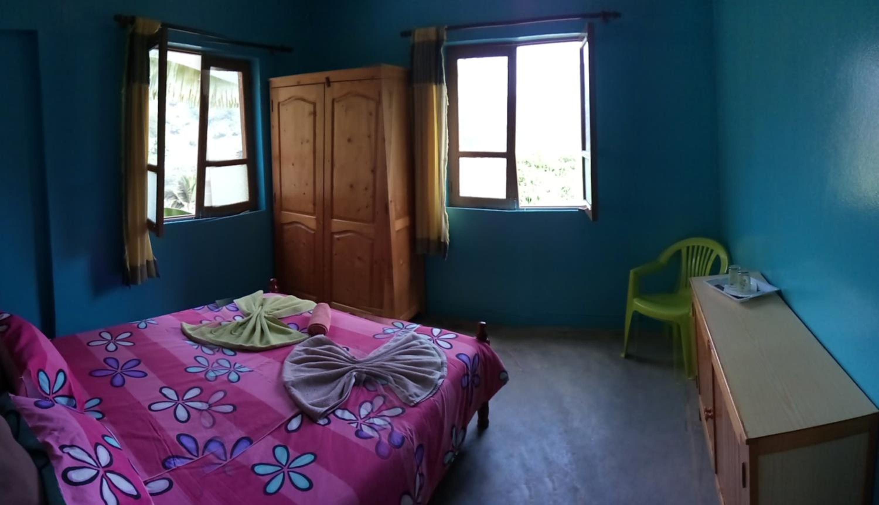 Triple Room With Shared Bathroom