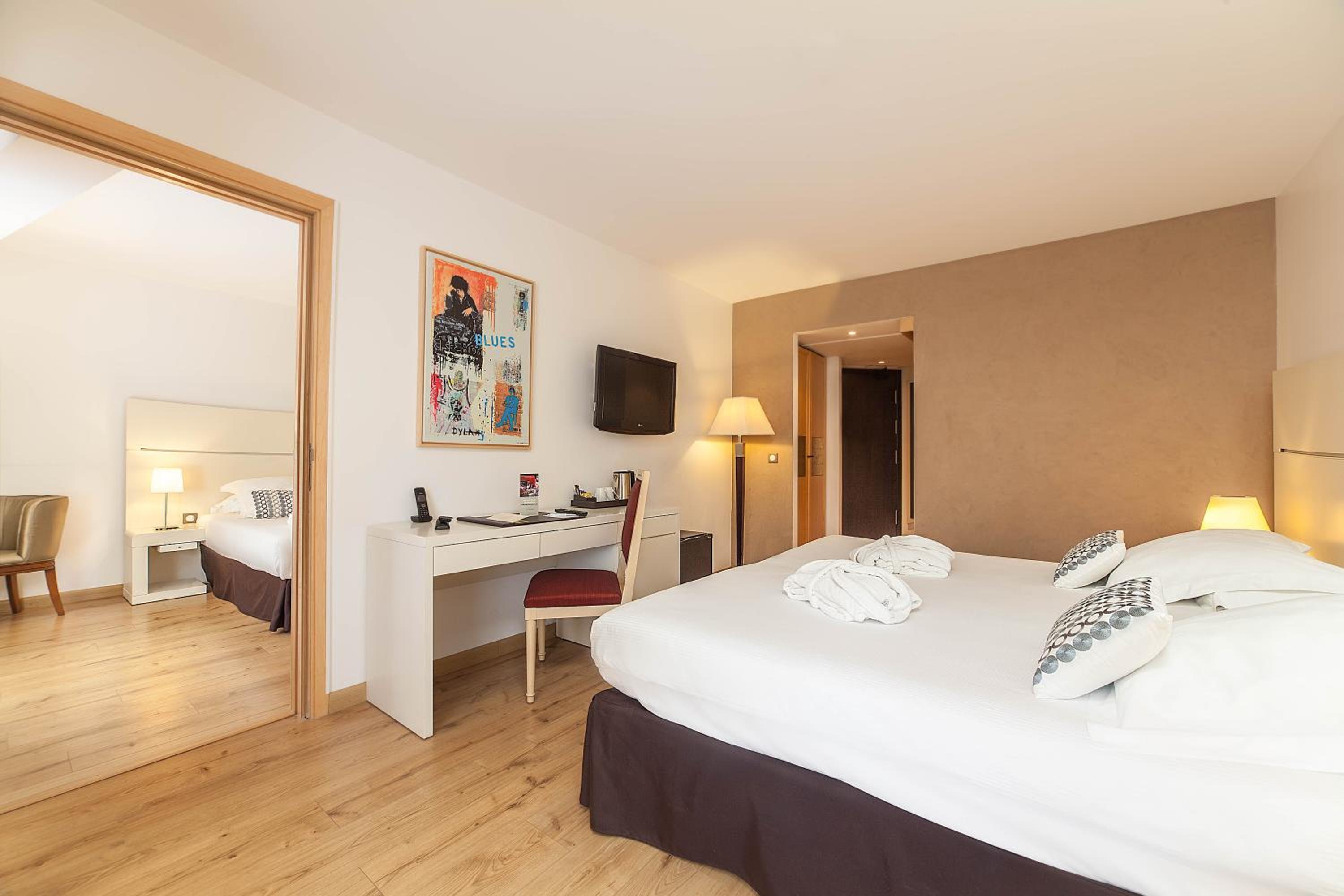 Chambre Familiale Communicante - Accès Gratuit au Spa