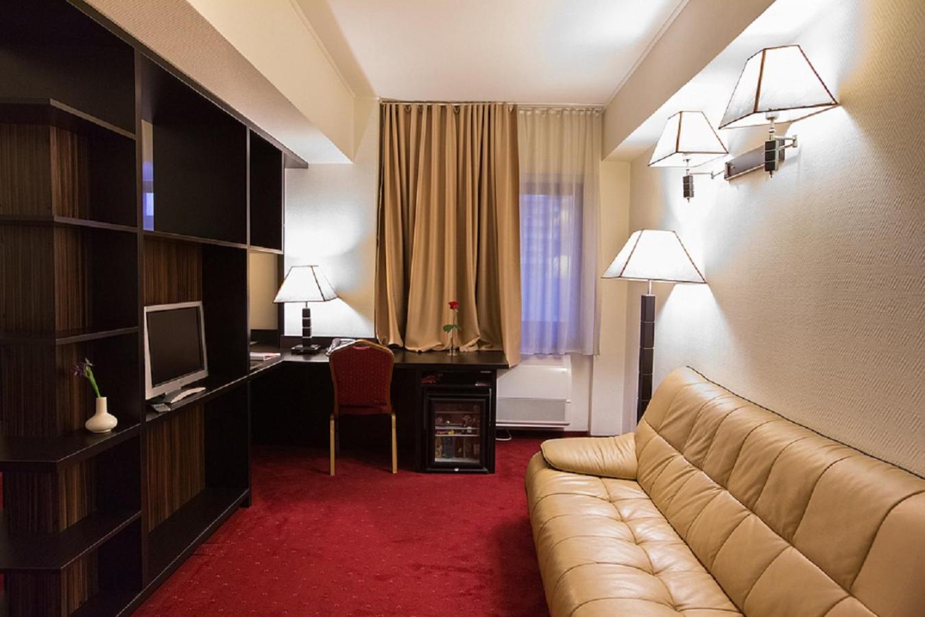 Queen Room