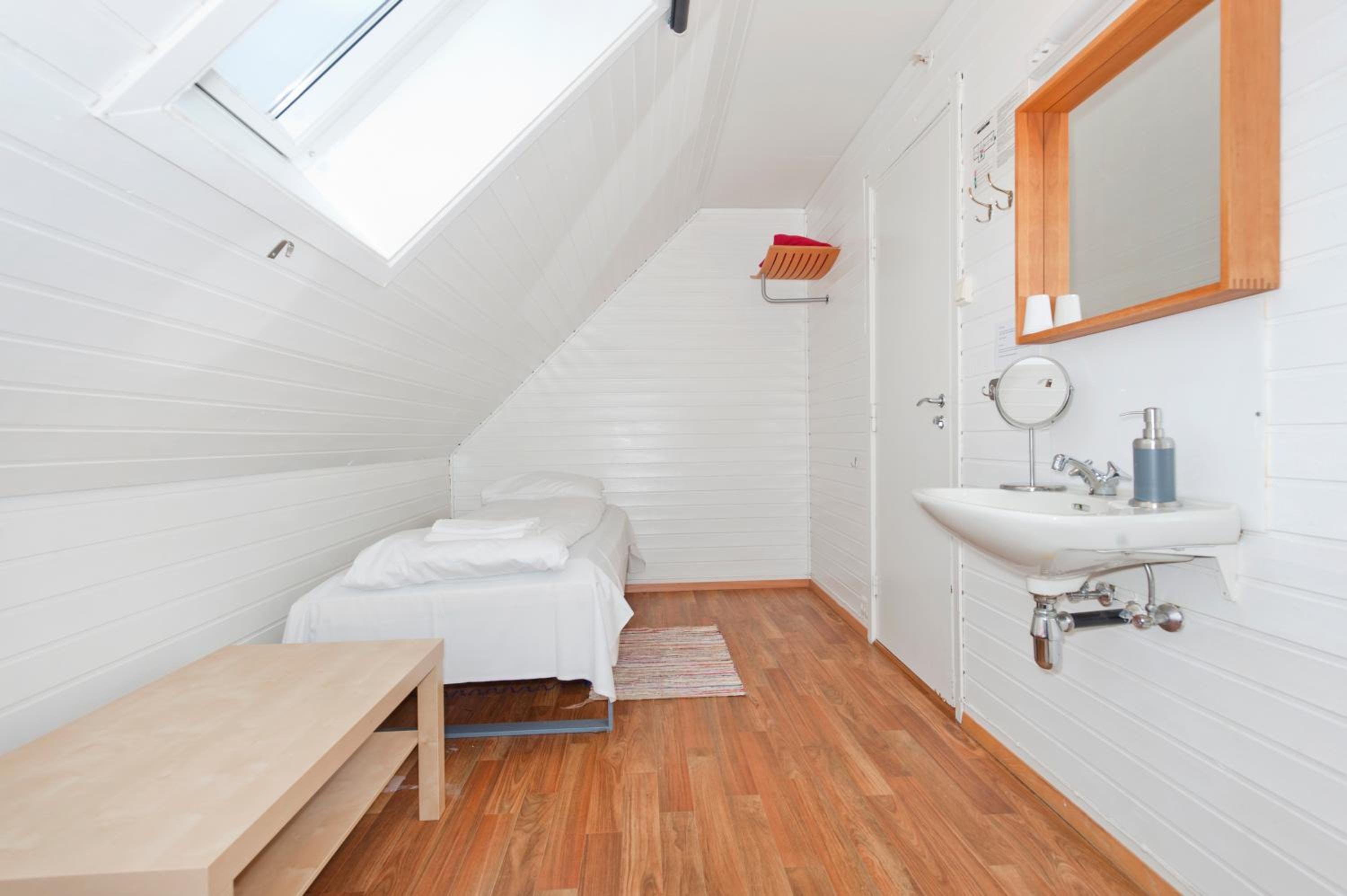 Budget Single Room with Shared Bathroom photo 1