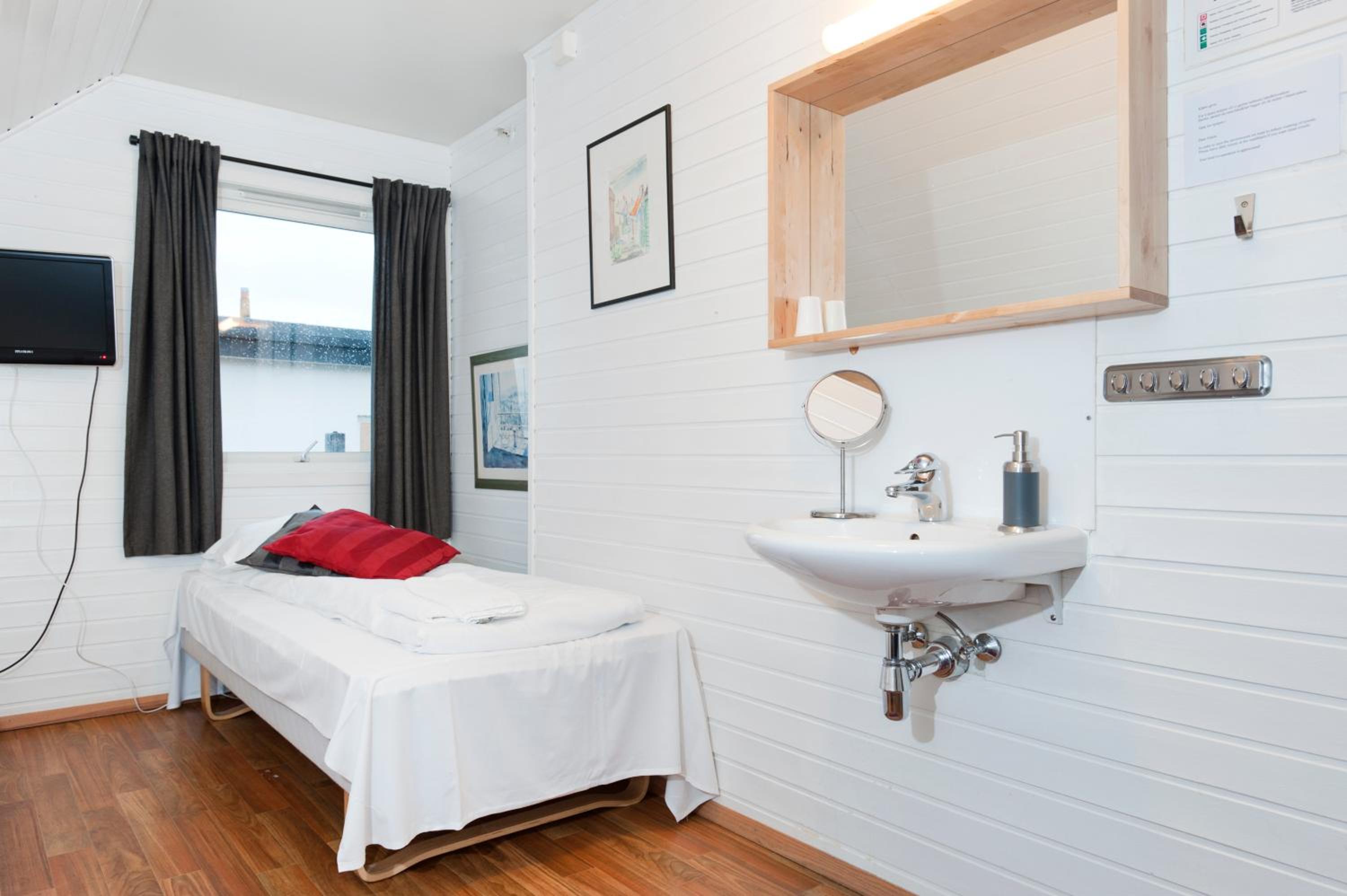 Budget Single Room with Shared Bathroom photo 2