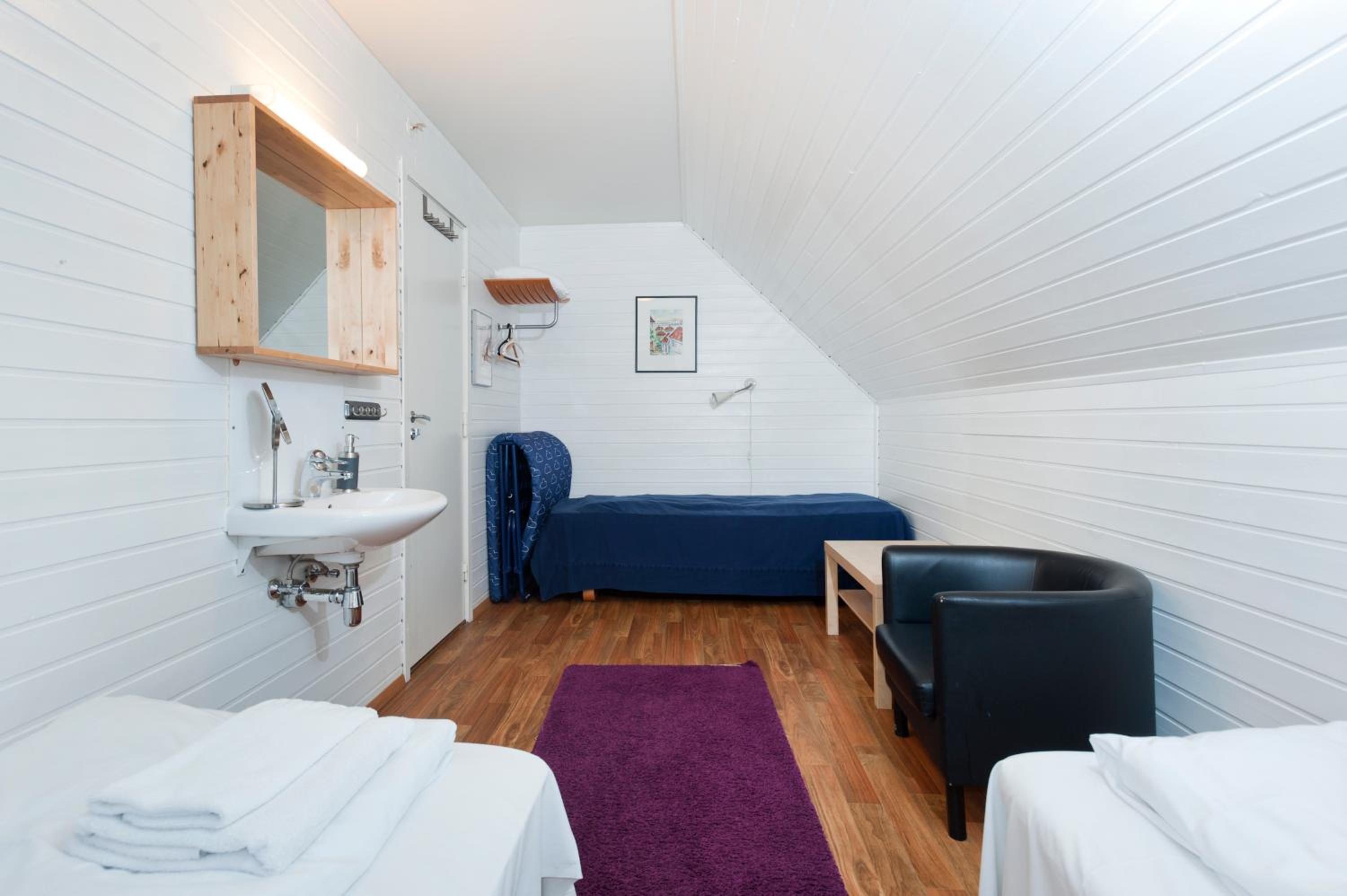 Budget Twin Room with Shared Bathroom photo 1