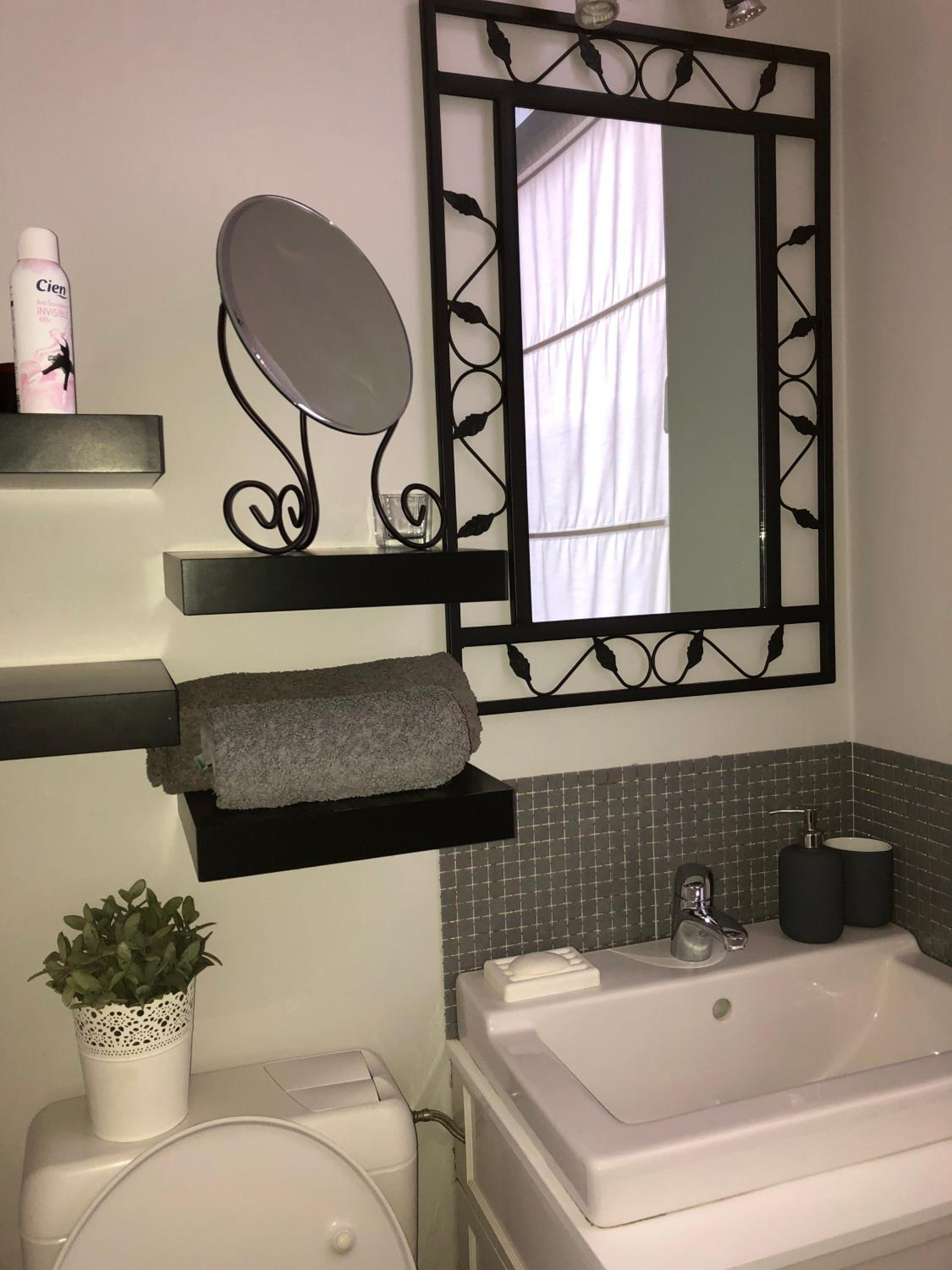 Studio Apartment - Photo 11