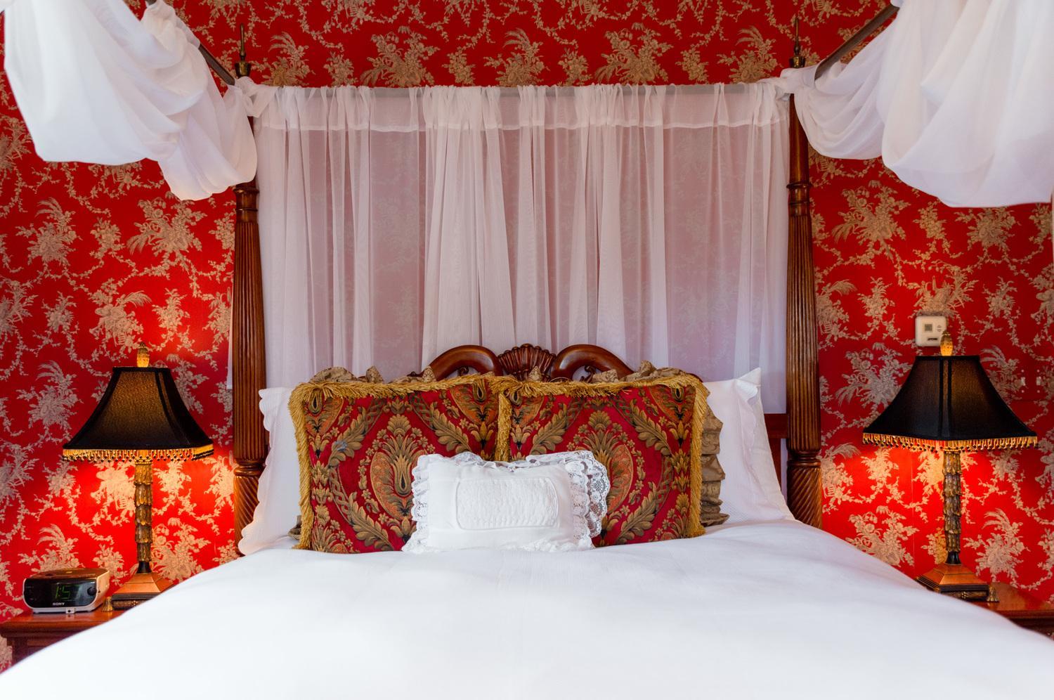 Queen Room photo 2