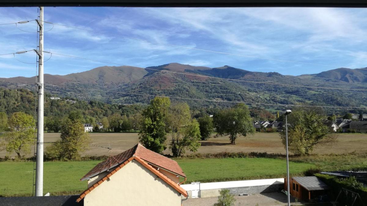 Apartment with Mountain View