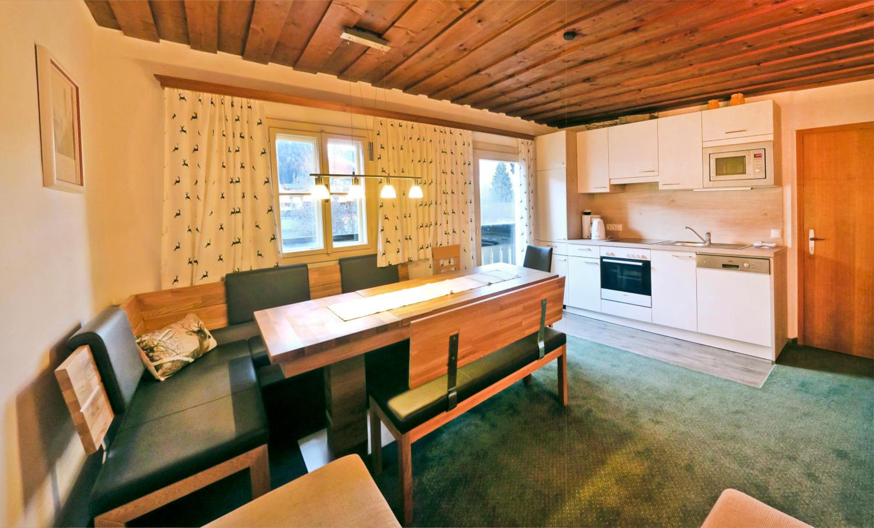 Apartment with Mountain View photo 2