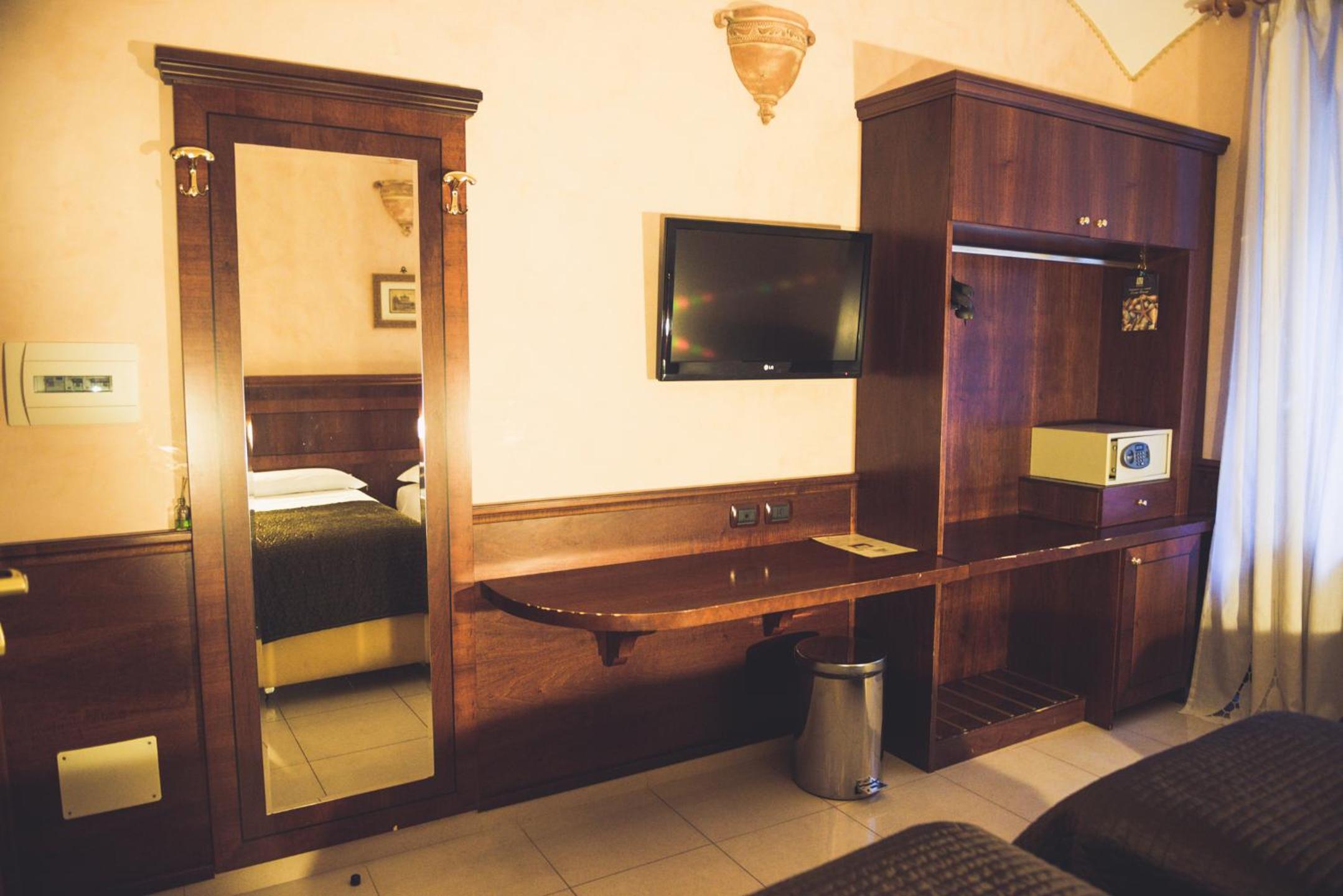 Deluxe Double or Twin Room photo 2