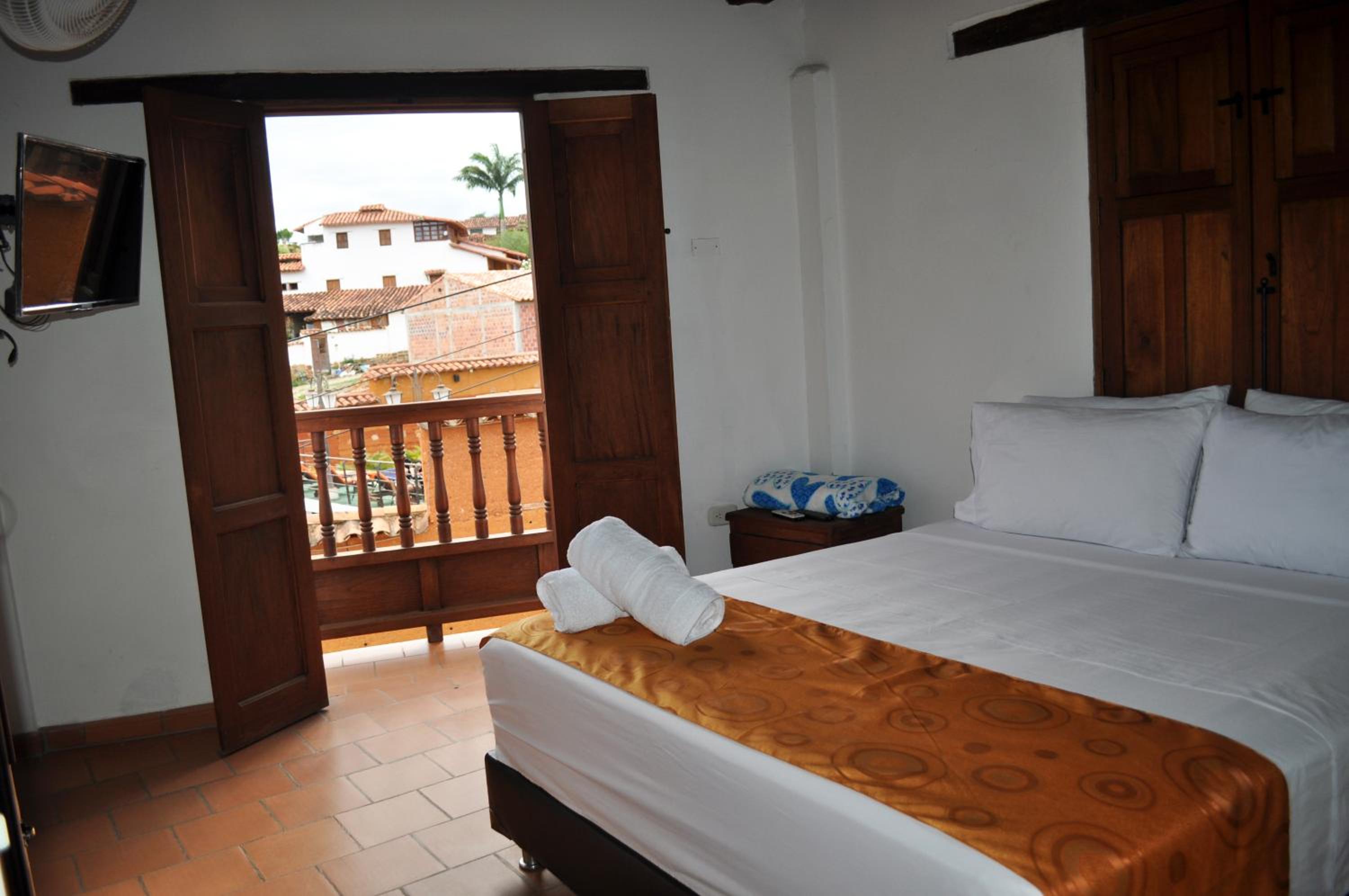 Queen Room with Balcony photo 1