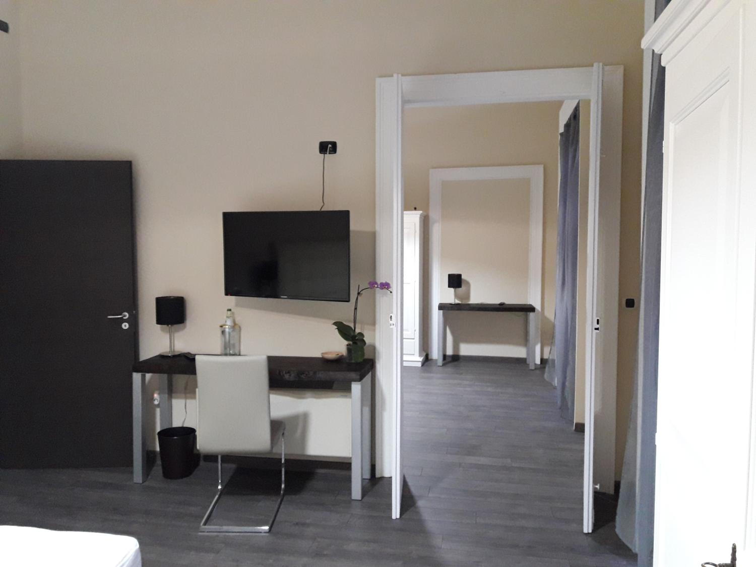 Family Room With Bathroom photo 3