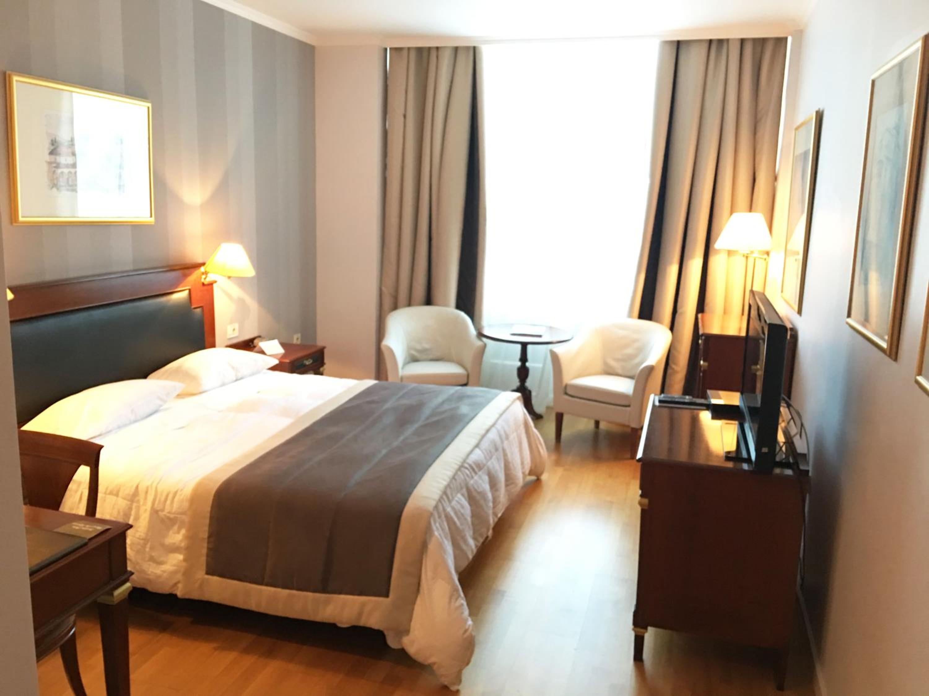 Guest Room with Access to Indoor Swimming Pool & Spa