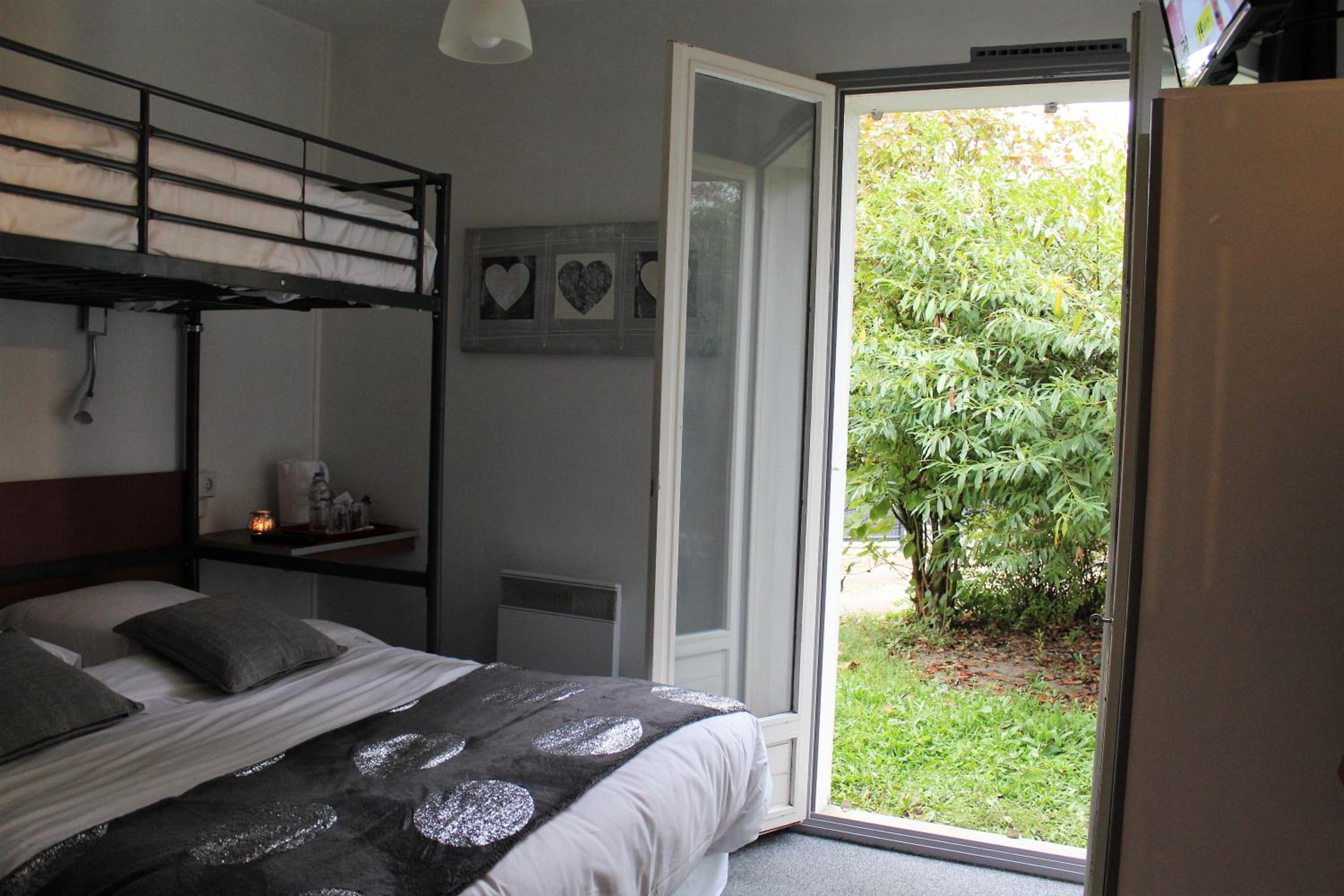 Family Room with Terrace - Photo 5