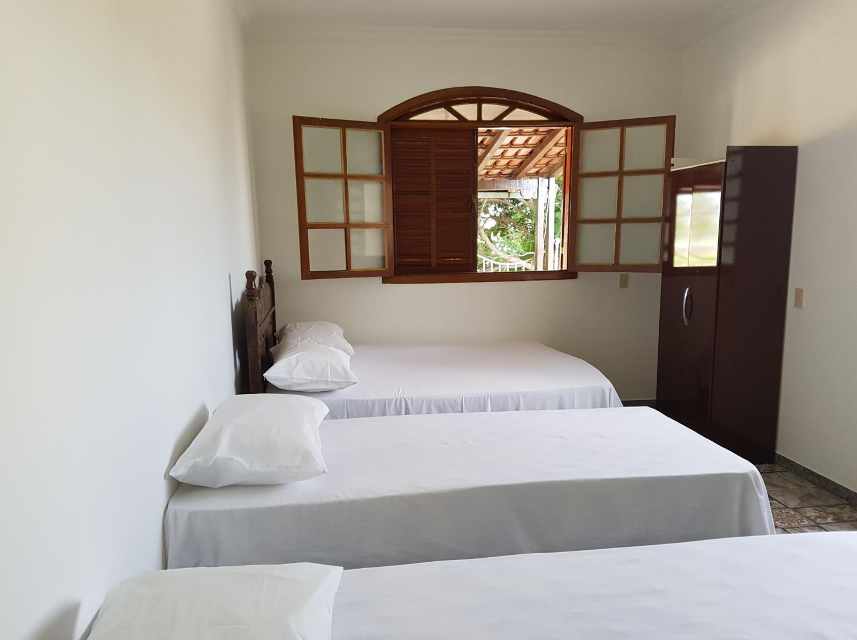 Economy Triple Room photo 2