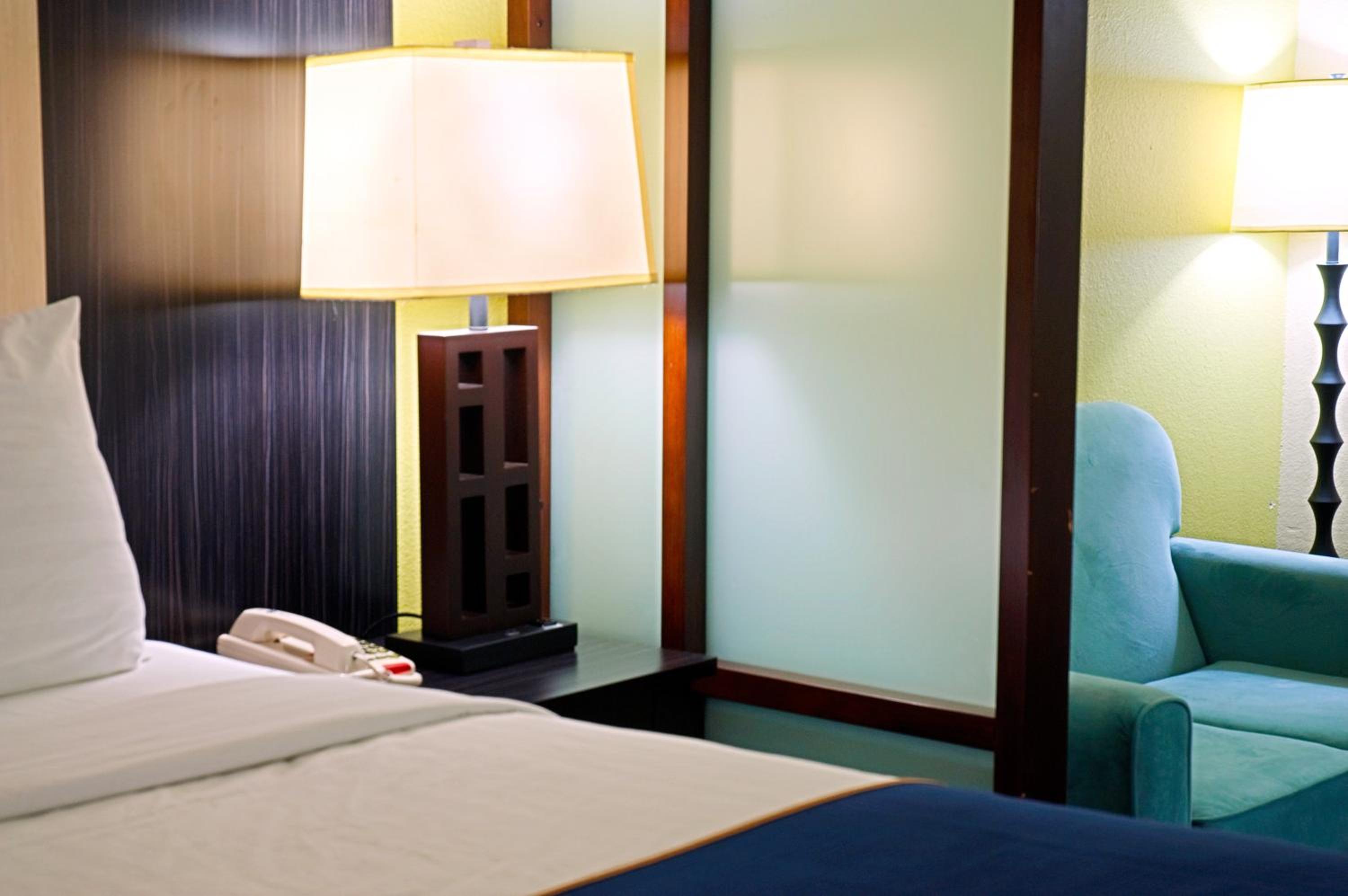 Business King Room - Non-Smoking - Photo 3