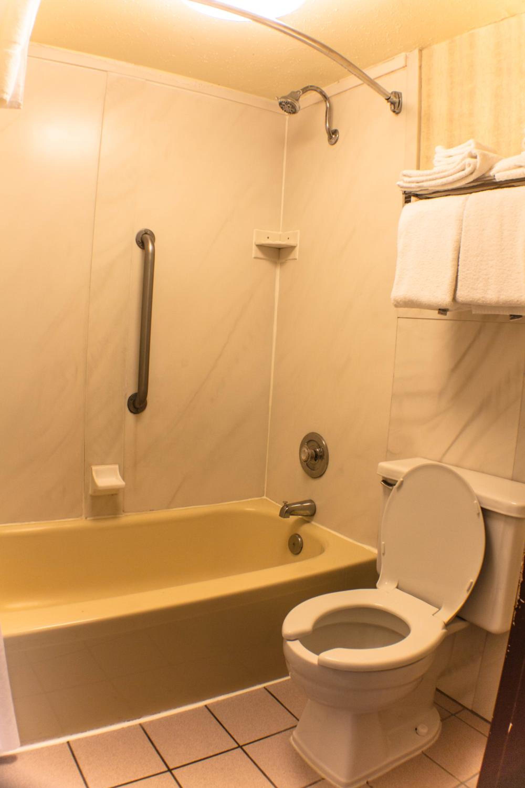 King Room - Smoking- Not Pet Friendly - Photo 4