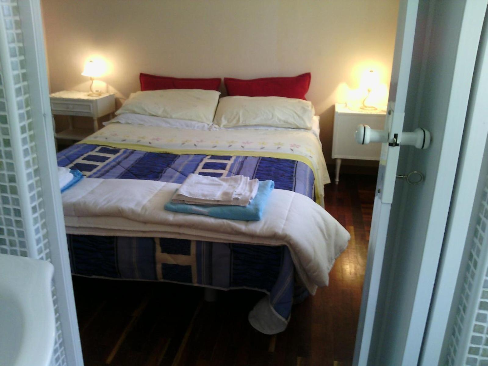 Double Room with Private Bathroom - Photo 4