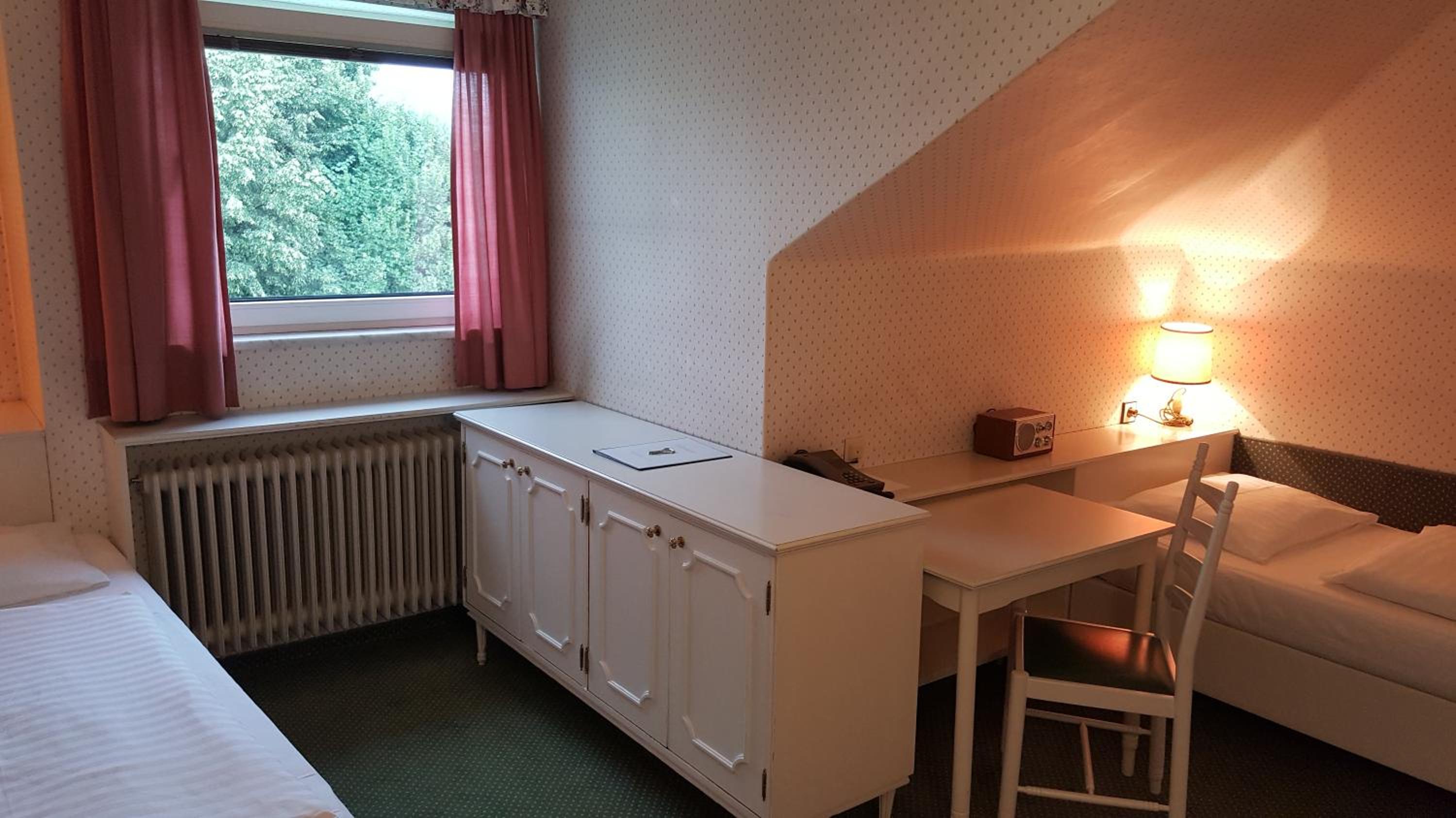 Twin Room - Photo 3