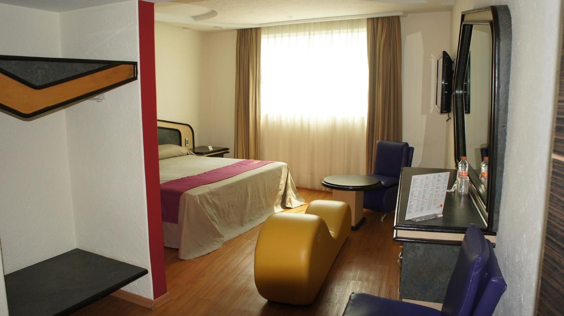Standard Queen Room photo 2