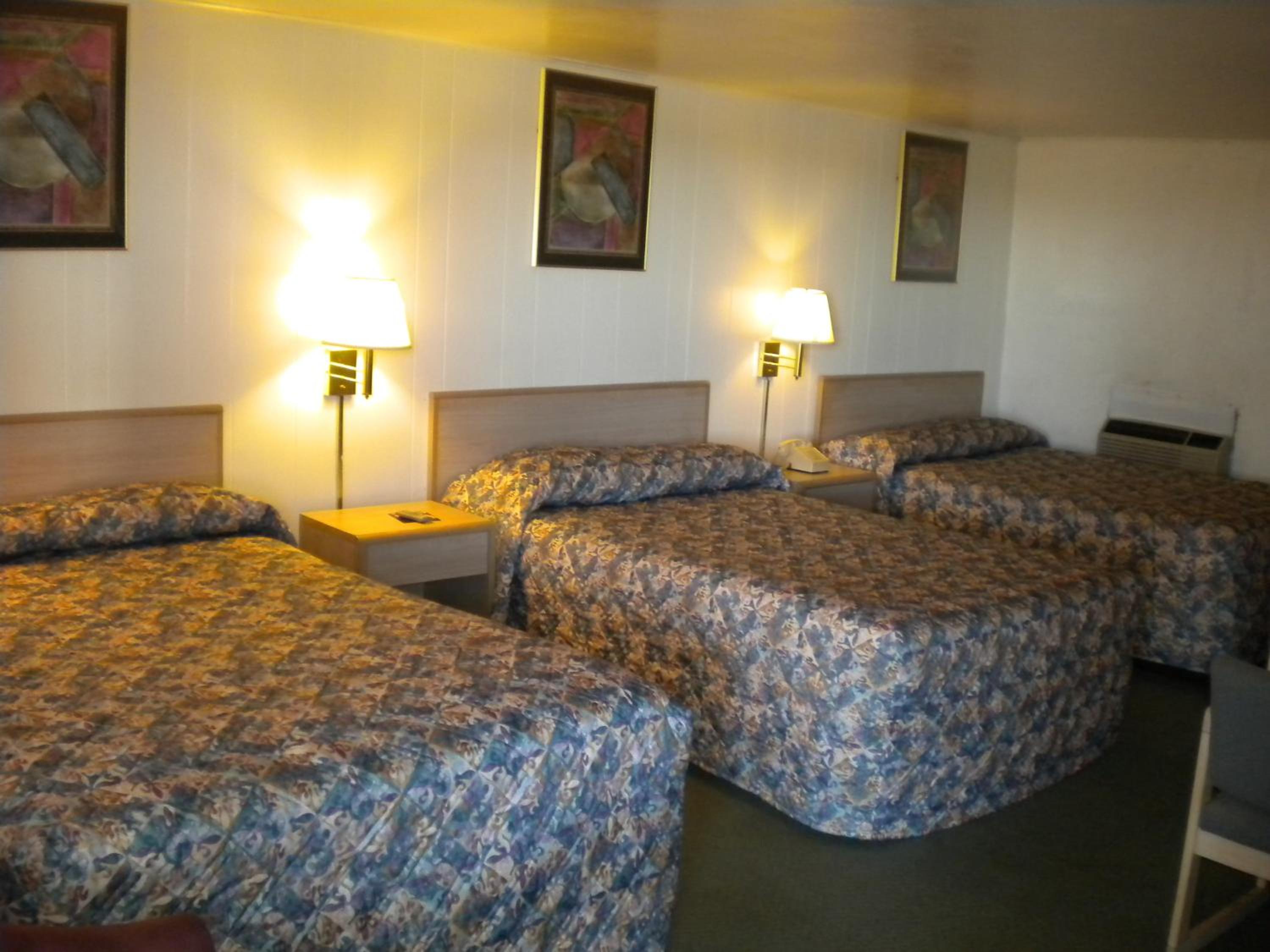 Triple Room with Three Double Beds  photo 3