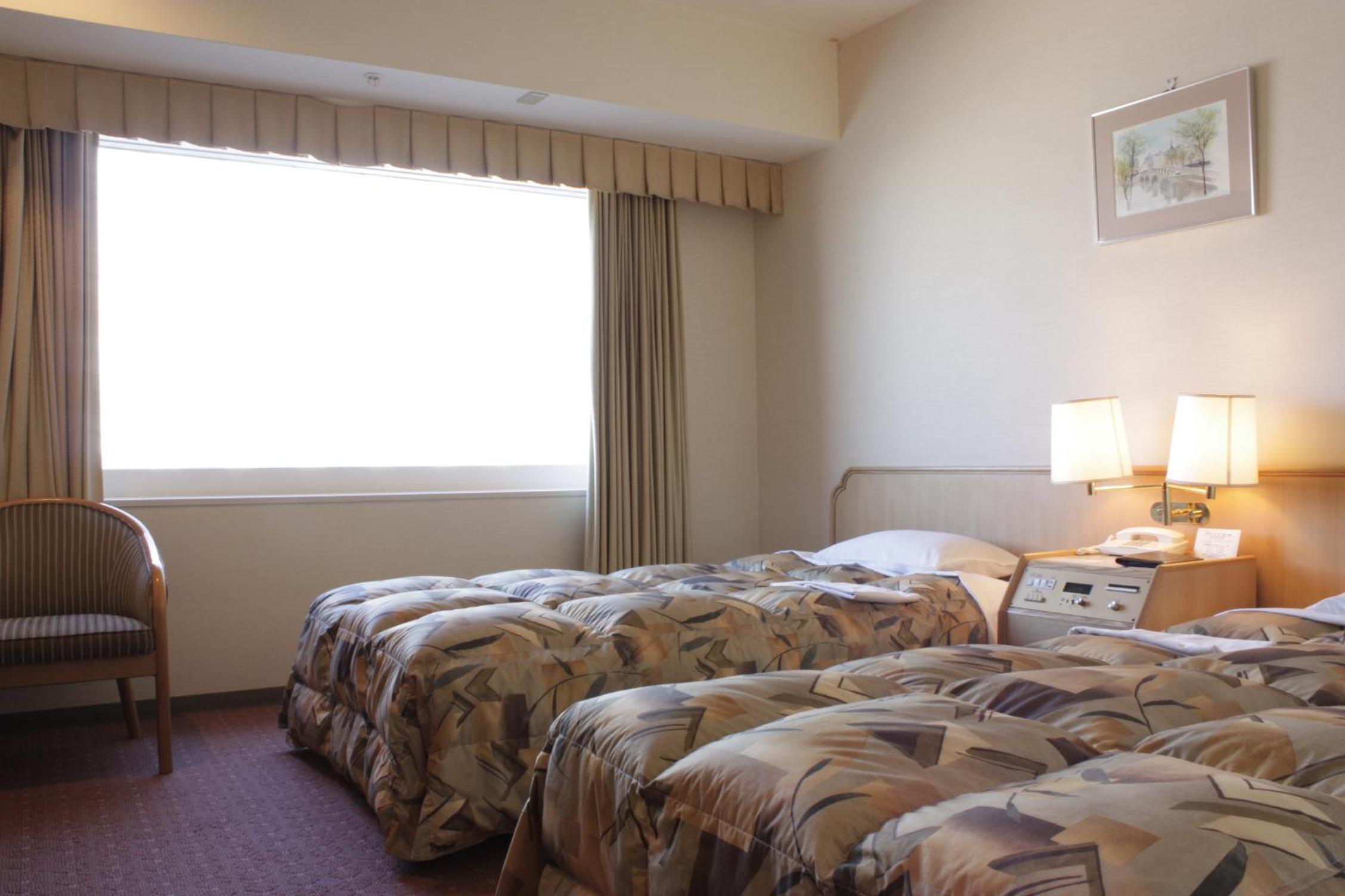 Twin Room - Non-Smoking - Photo 2