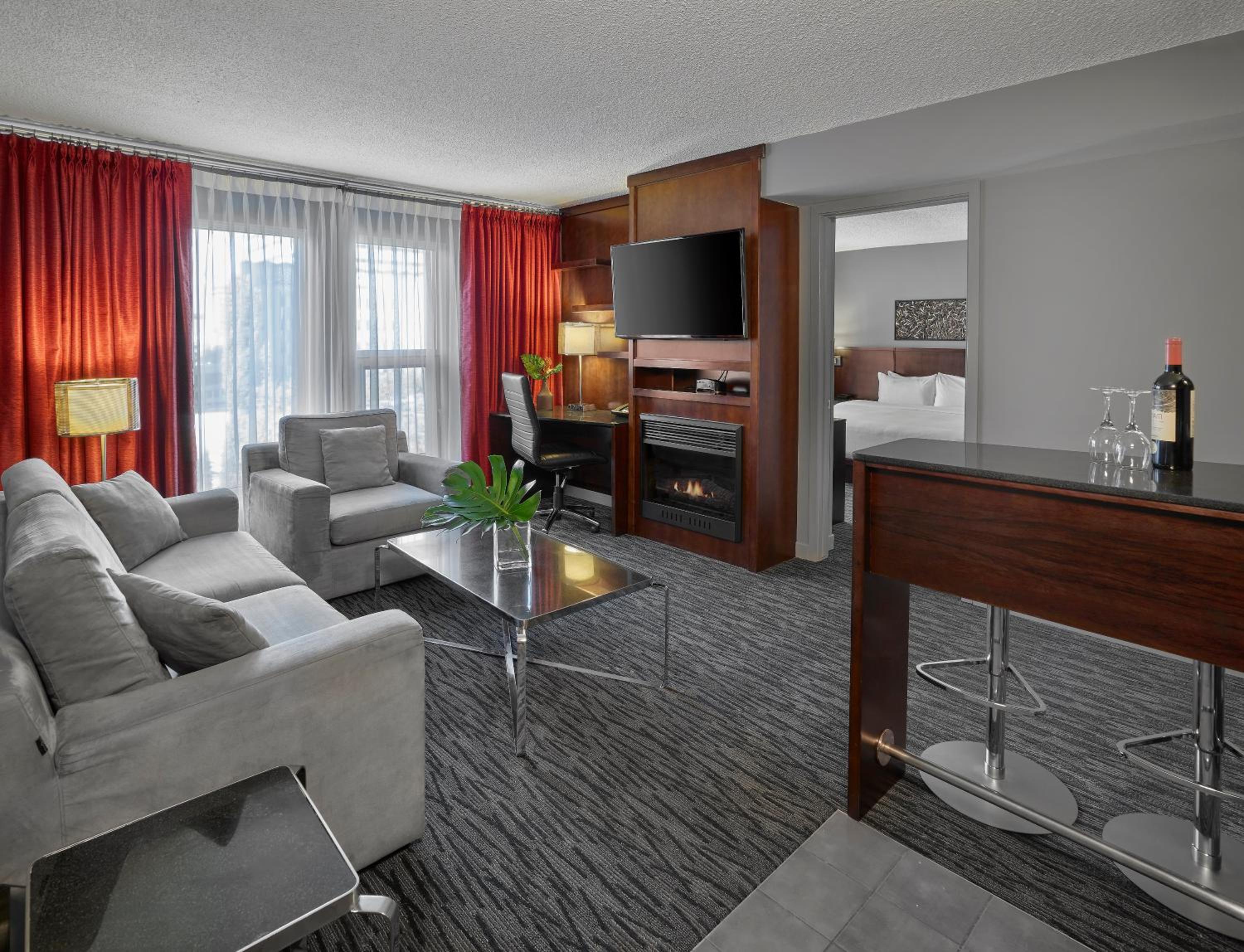One-Bedroom King Suite - Photo 2