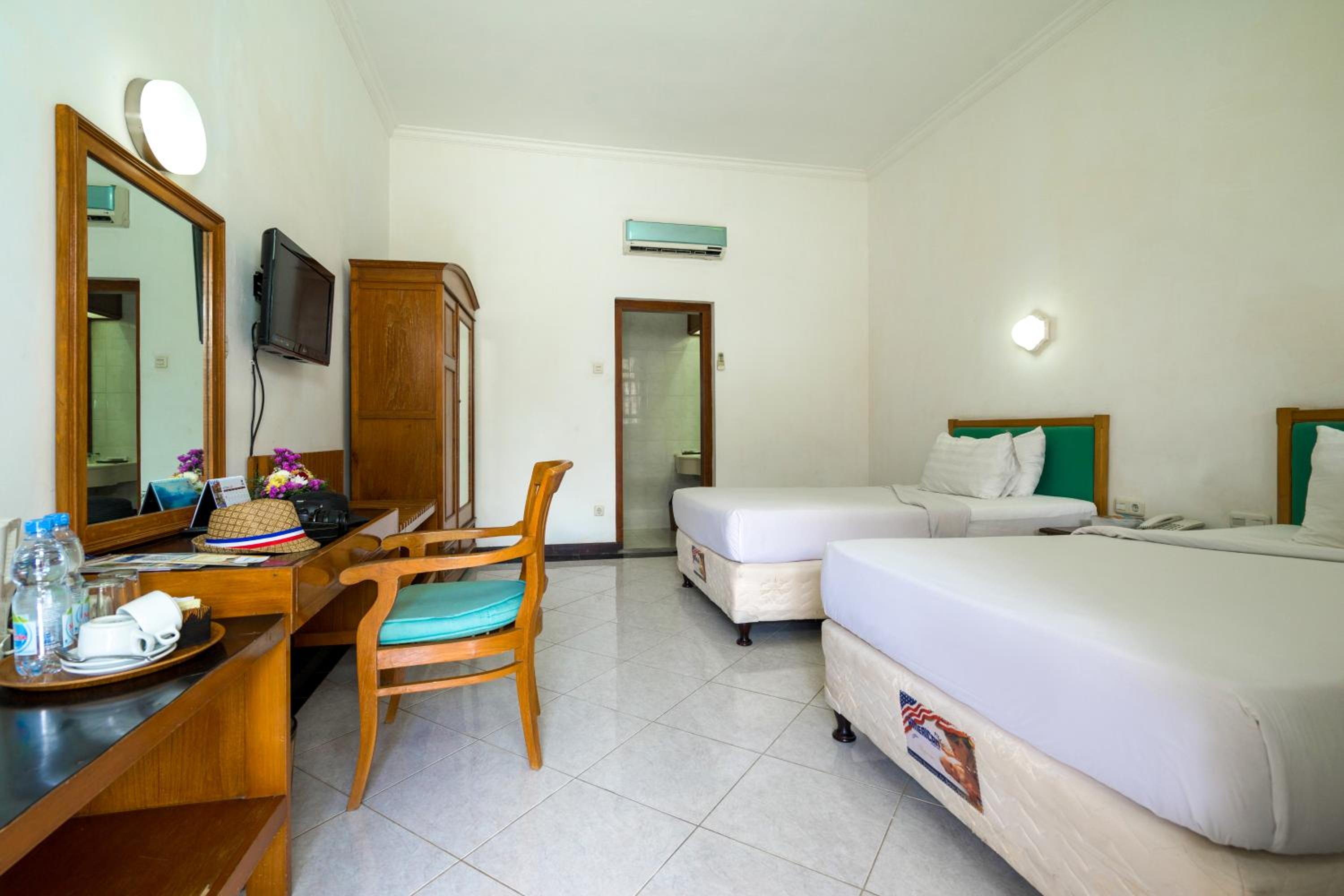 Standard Twin Room with Garden View - Photo 6