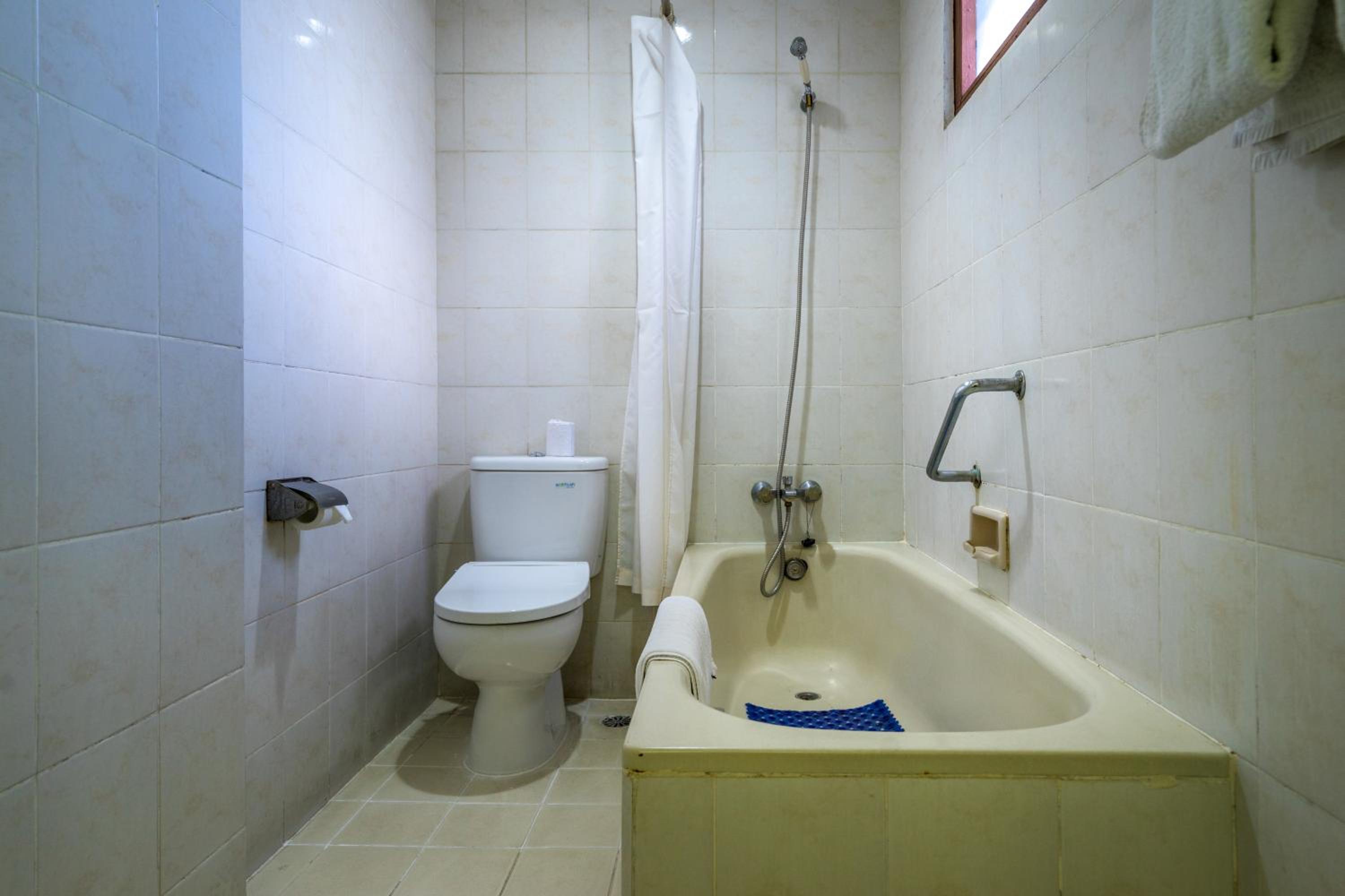 Standard Twin Room with Garden View - Photo 3