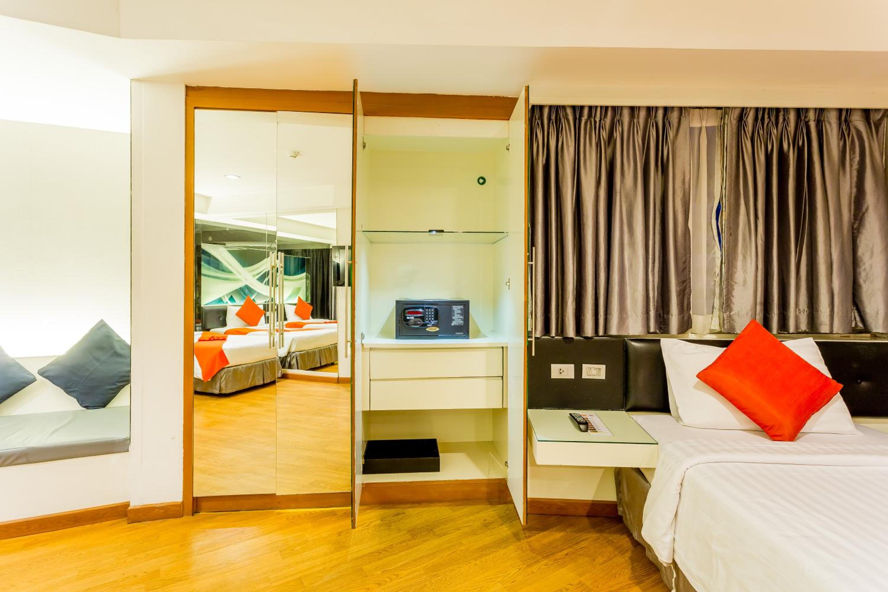 Superior Double or Twin Room thumbnail 5