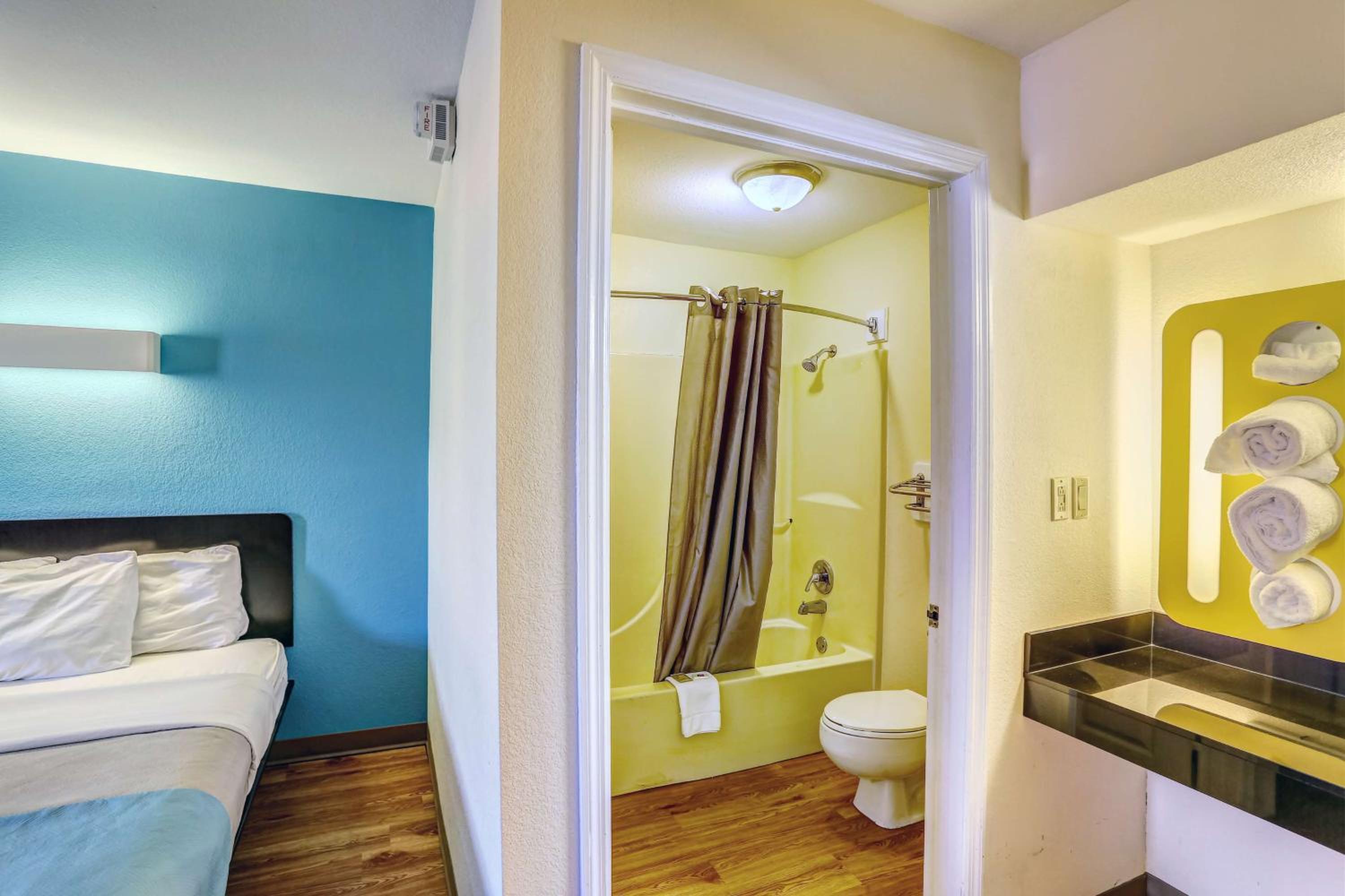 Queen Room with Two Queen Beds - Disability Access - Non-Smoking