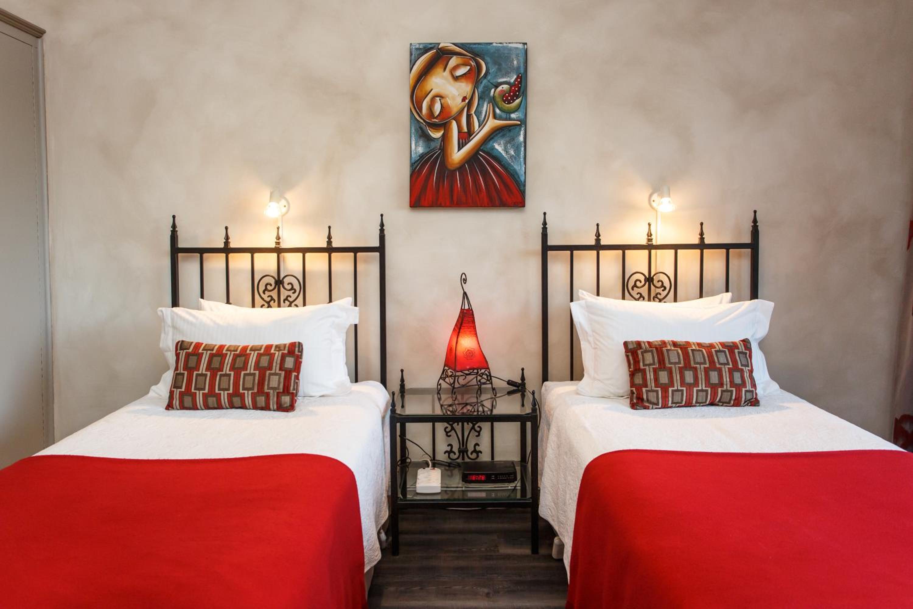 Twin Room - Photo 8