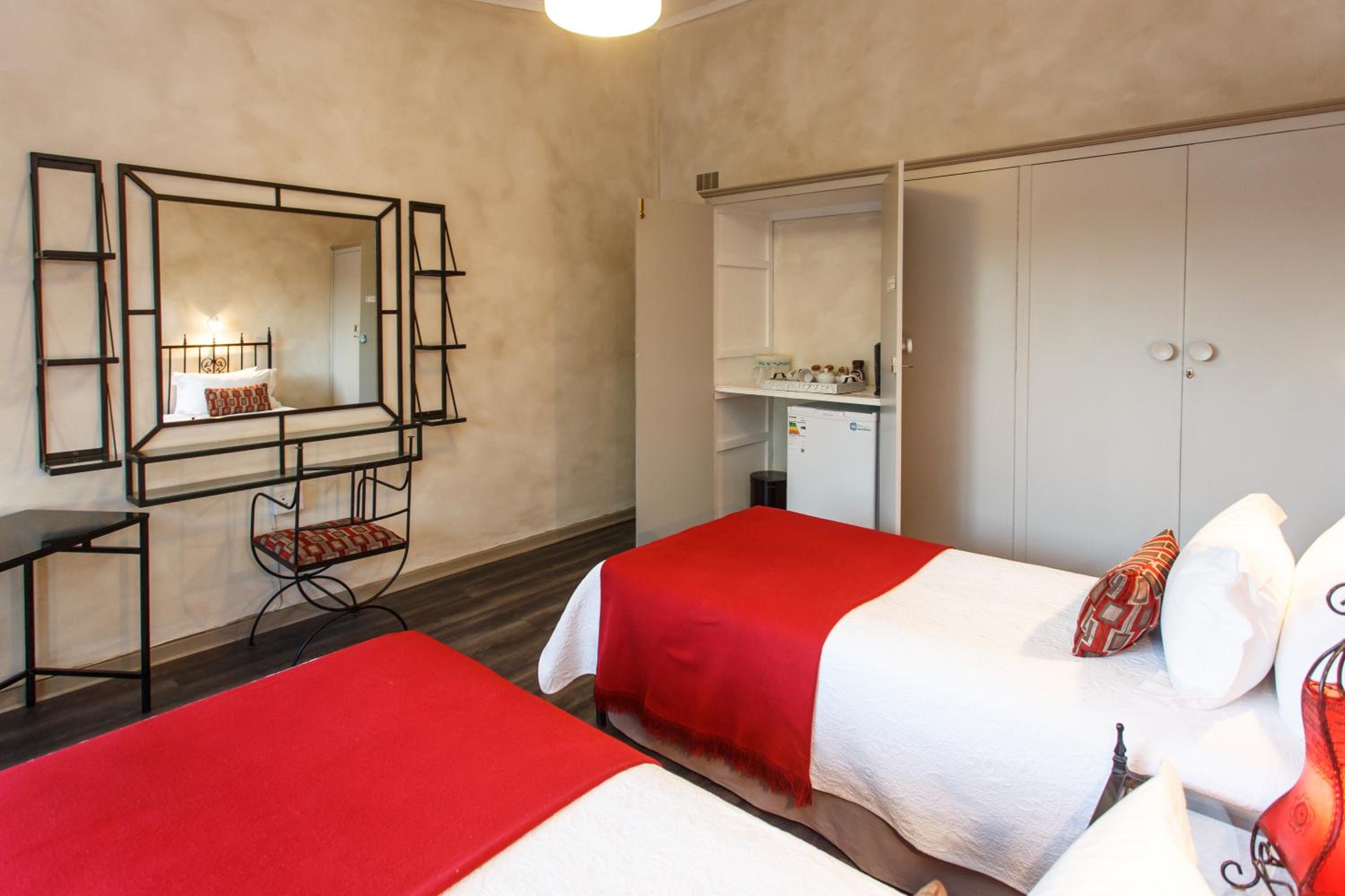 Twin Room - Photo 5
