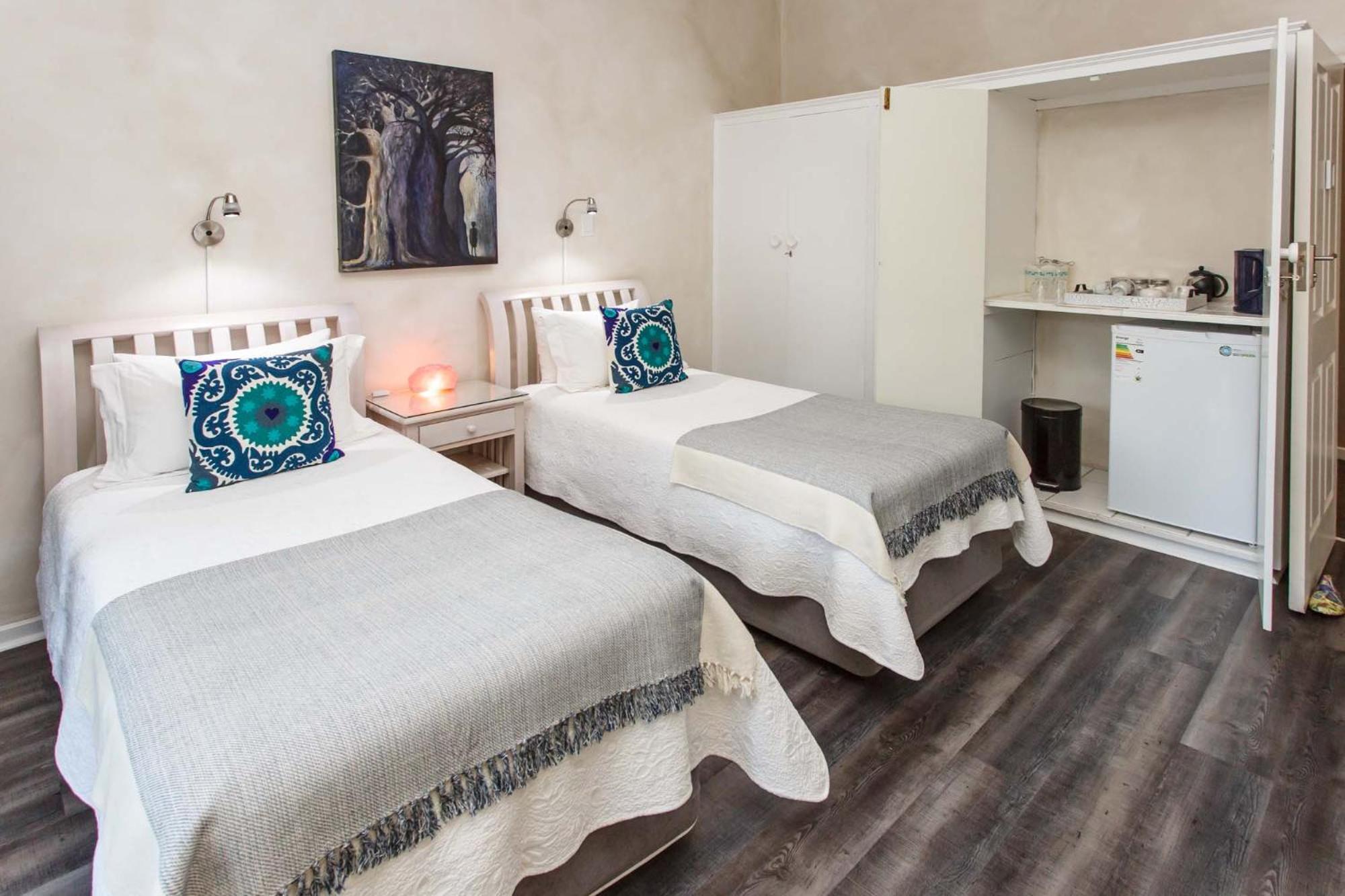Twin Room - Photo 2