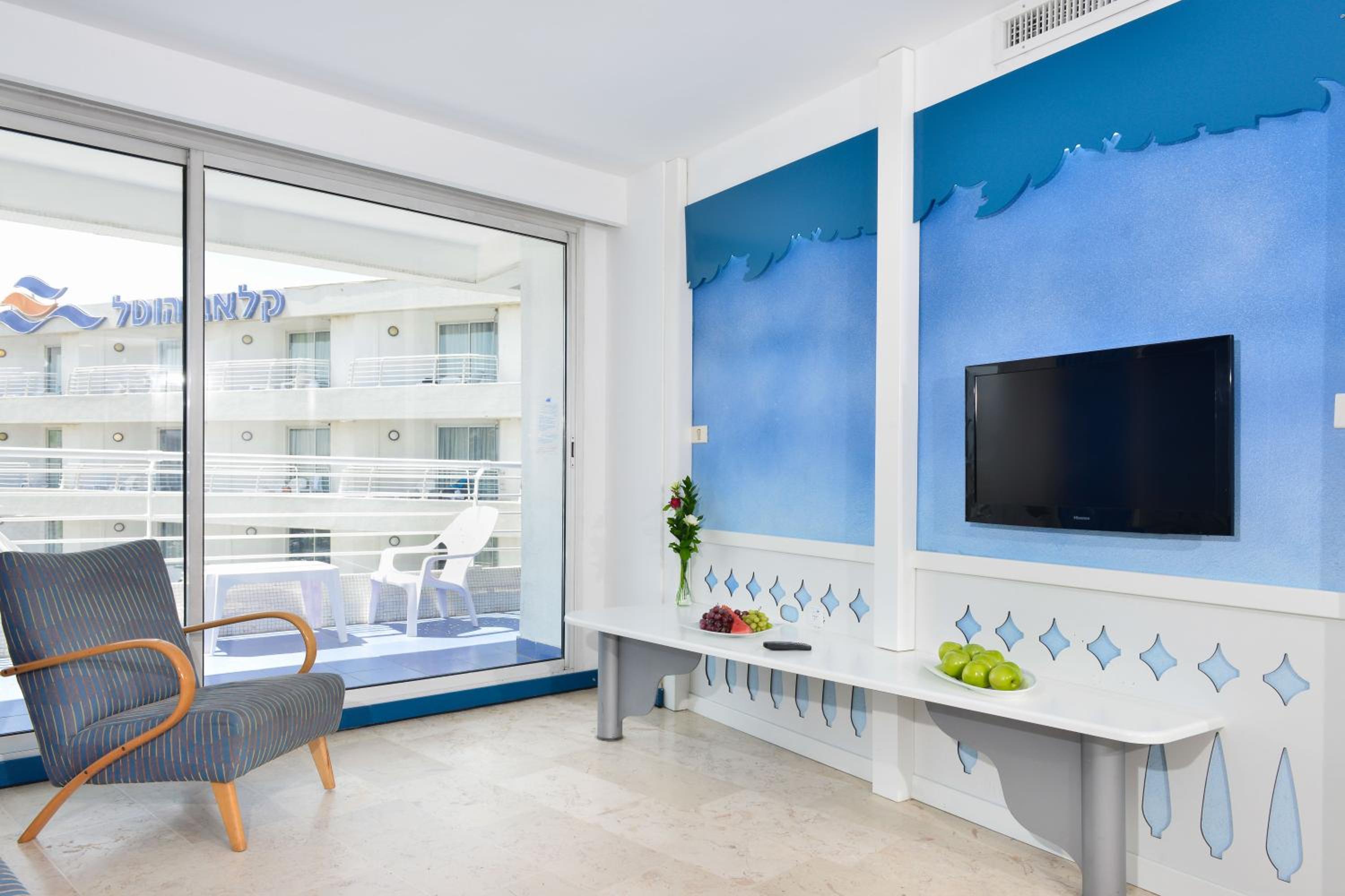 Master Suite - 3 Room With Balcony And Kitchenette - 249 ft² photo 1