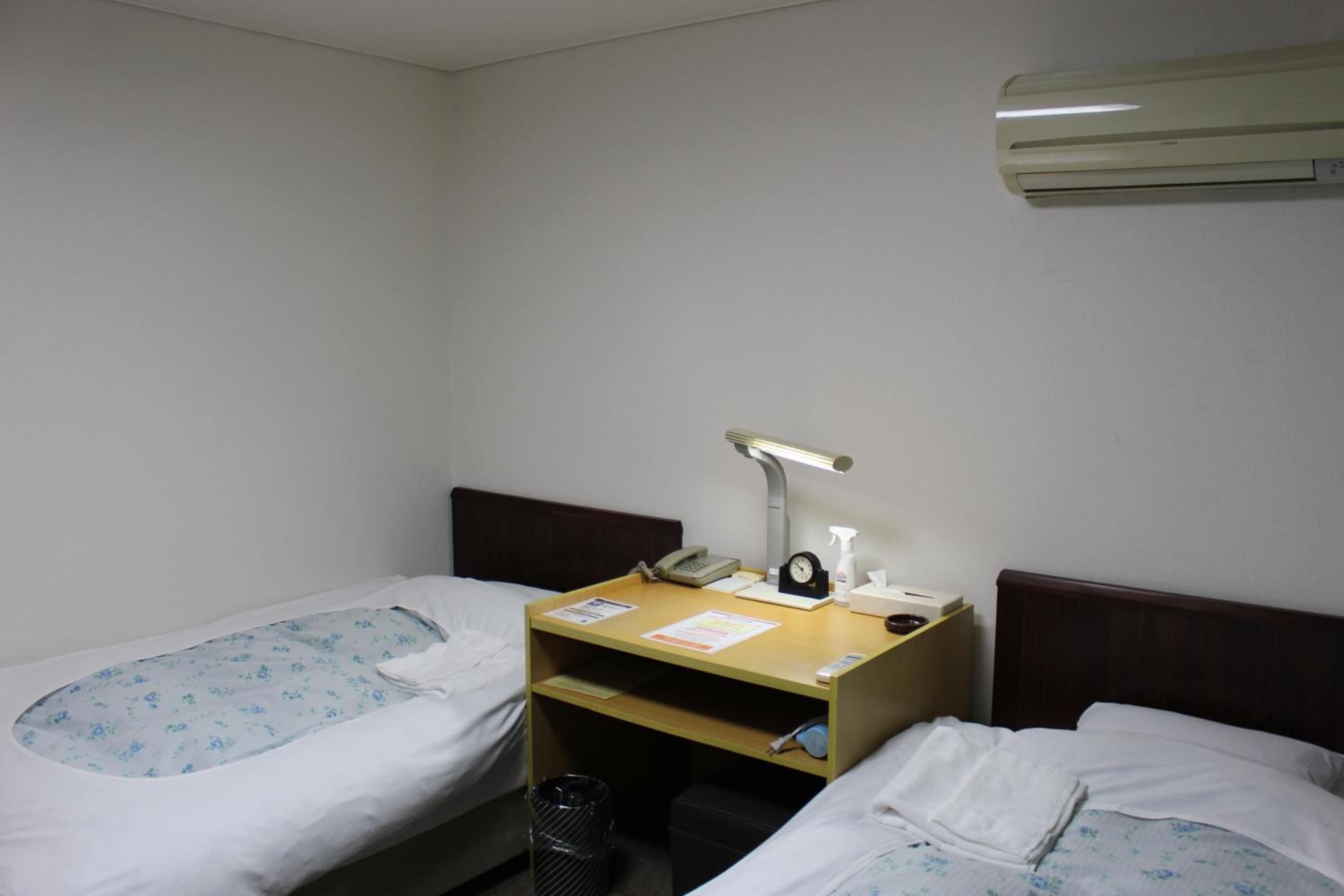 Twin Room A- Smoking - Photo 5