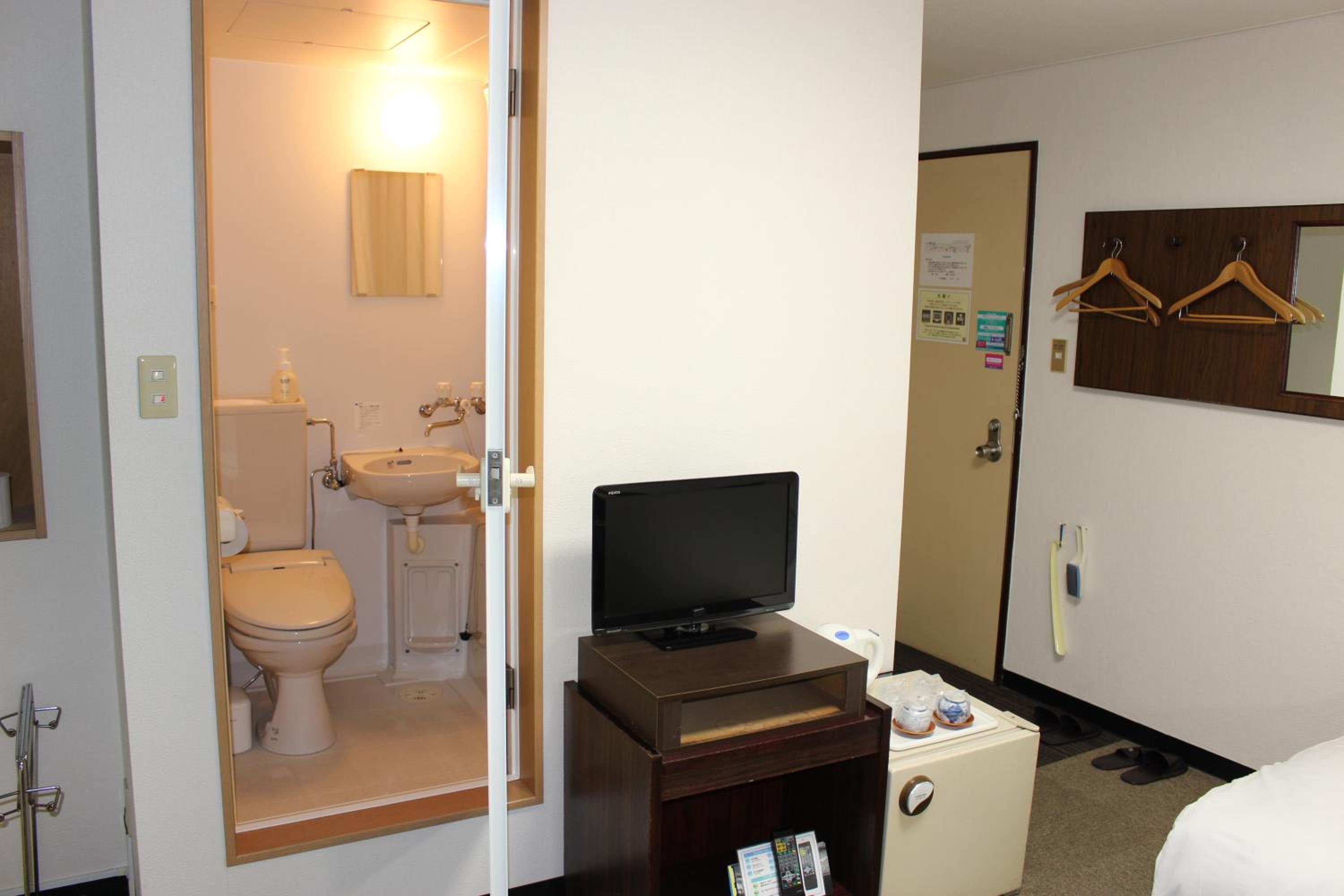 Twin Room A- Smoking - Photo 1