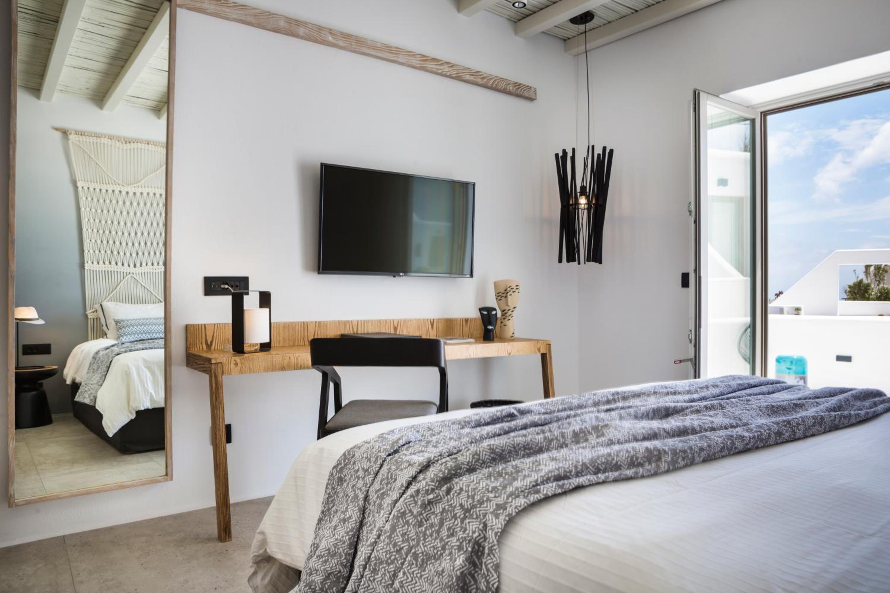 Deluxe Room with Terrace and Pool view