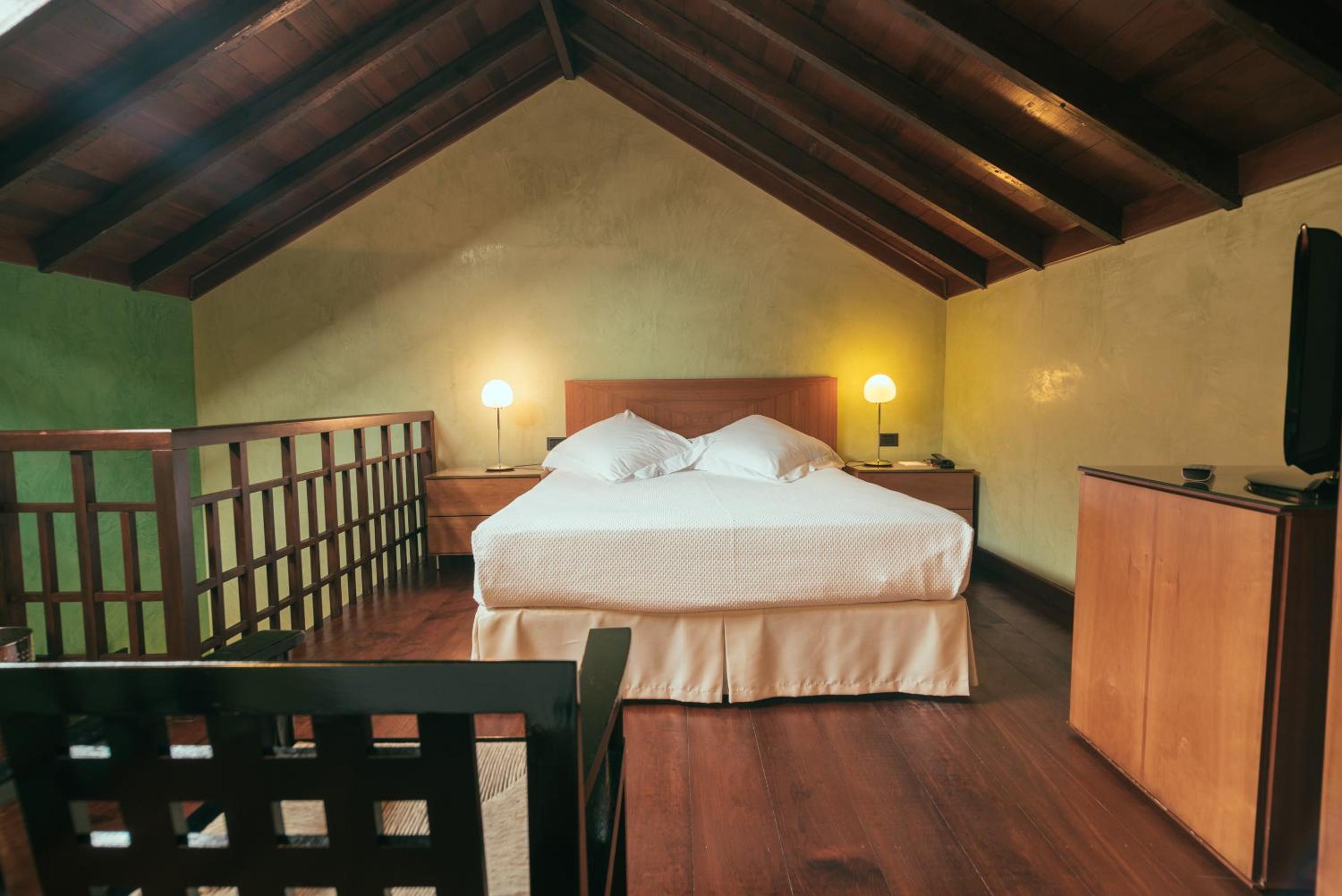 Duplex Room thumbnail 6